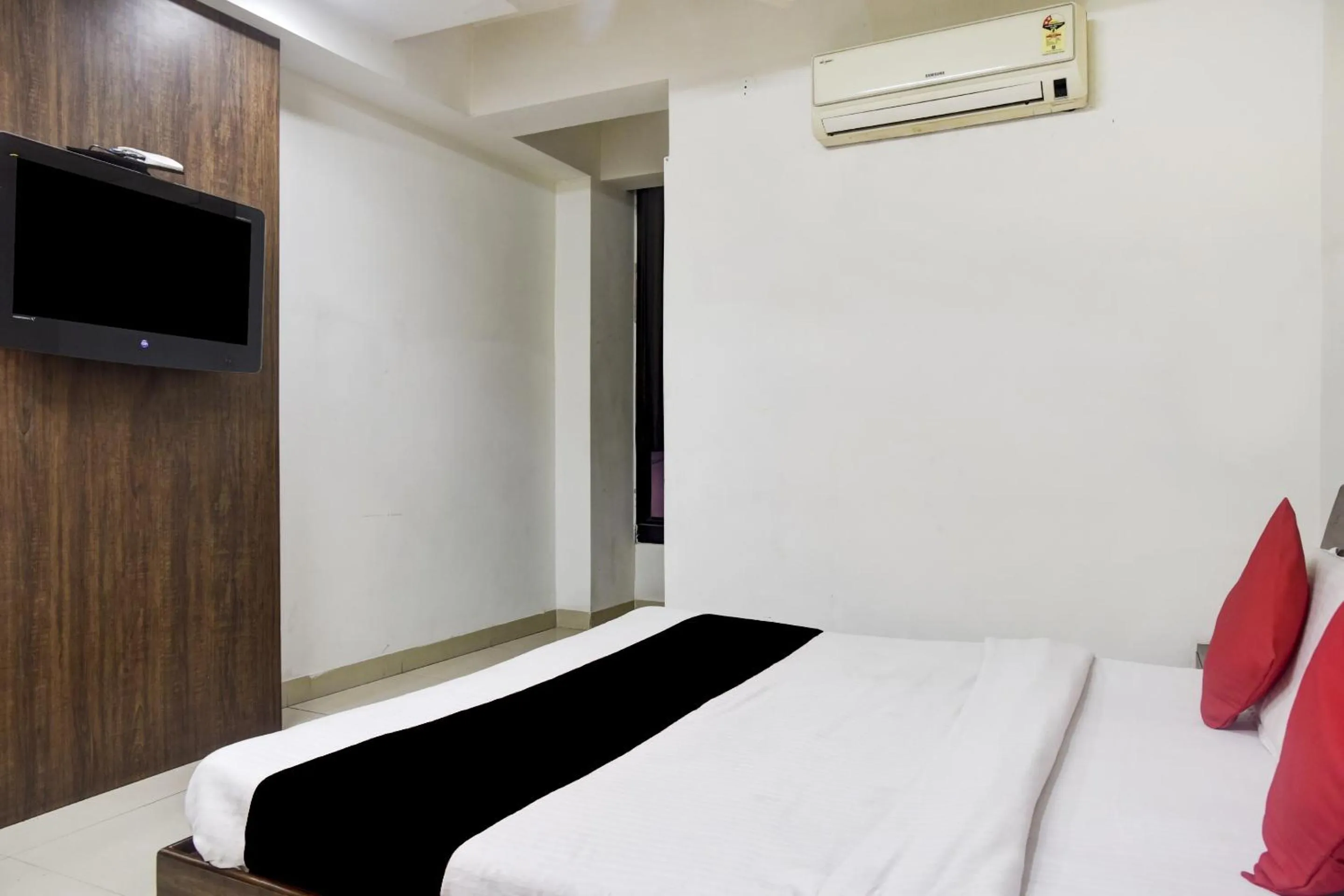 Bedroom, Bed in Hotel O Aditya Palace