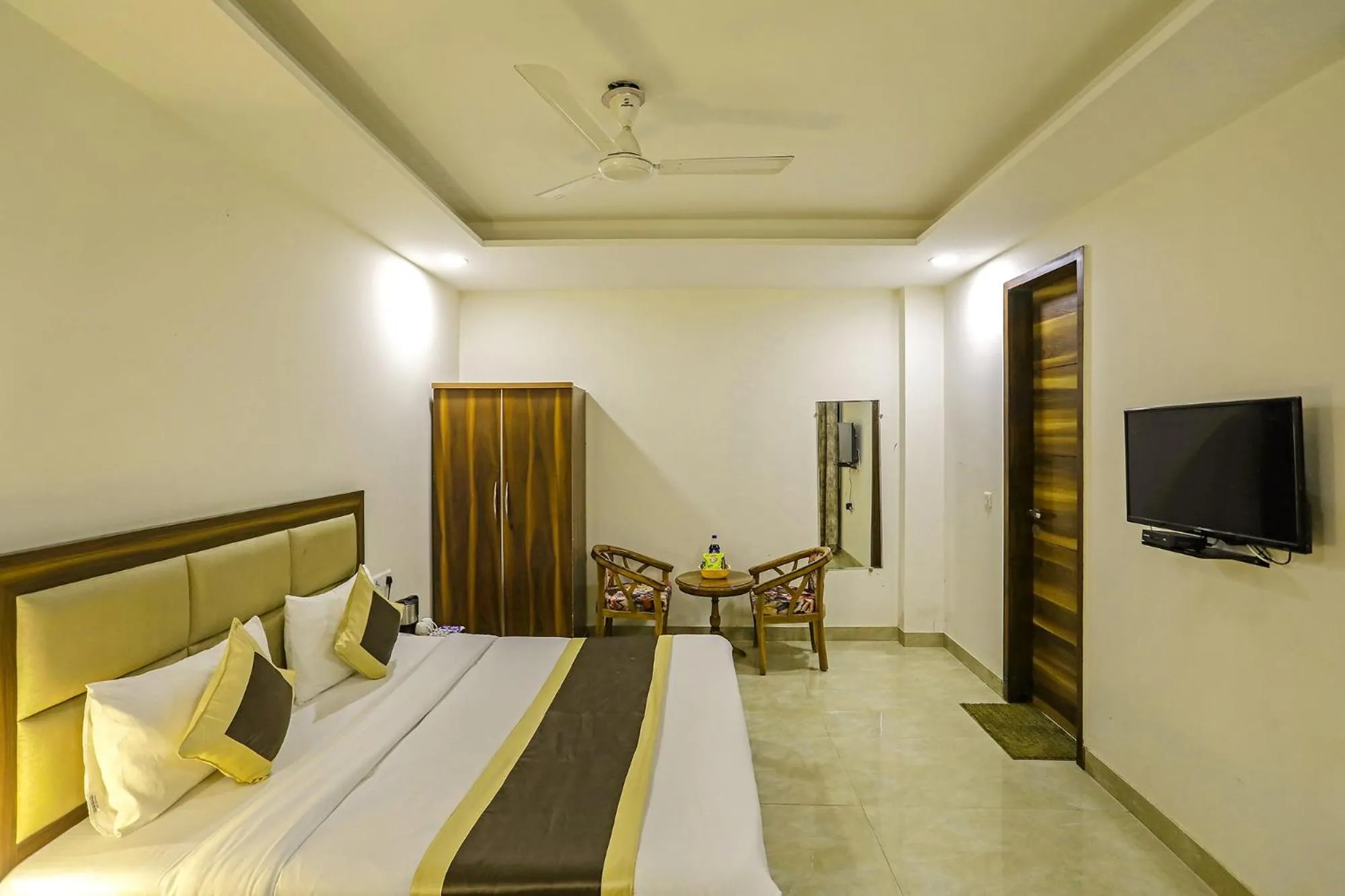 TV and multimedia, Bed in FabHotel White House BNB - Nr Yashobhoomi Convention Centre