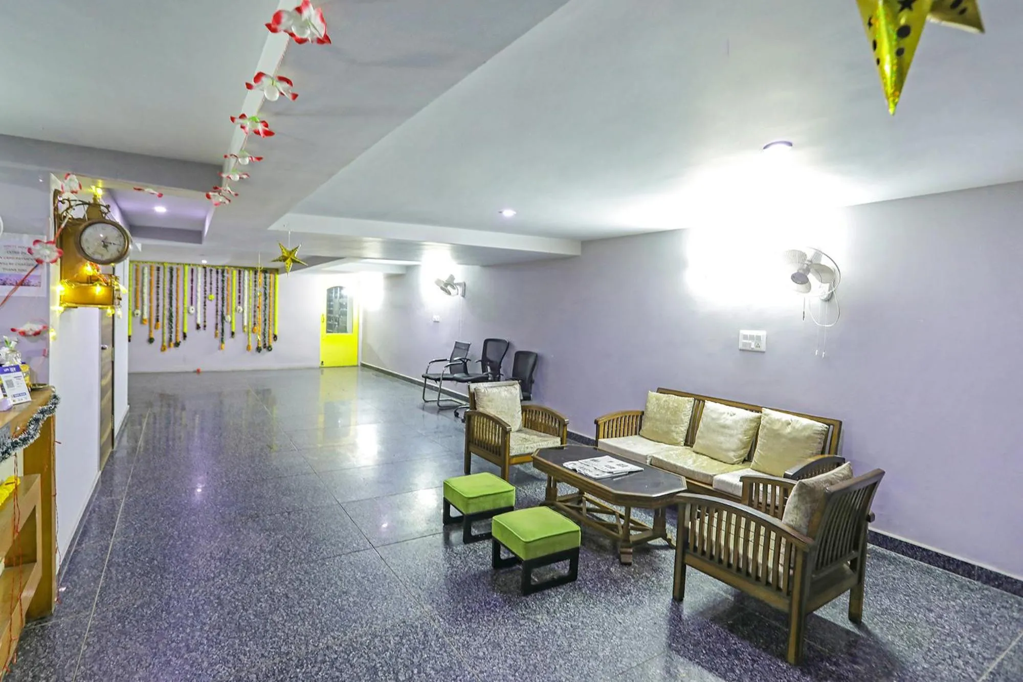 Lobby or reception in FabHotel White House BNB - Nr Yashobhoomi Convention Centre