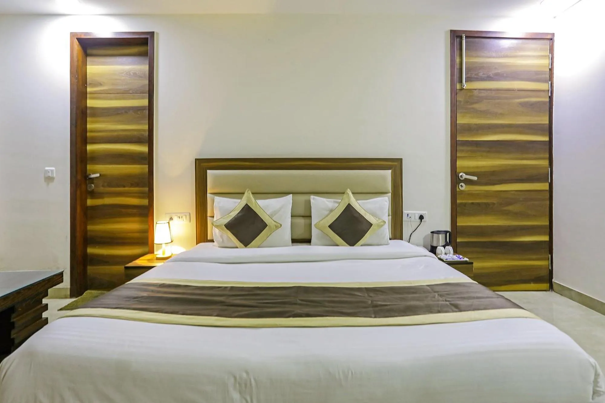 Bed in FabHotel White House BNB - Nr Yashobhoomi Convention Centre