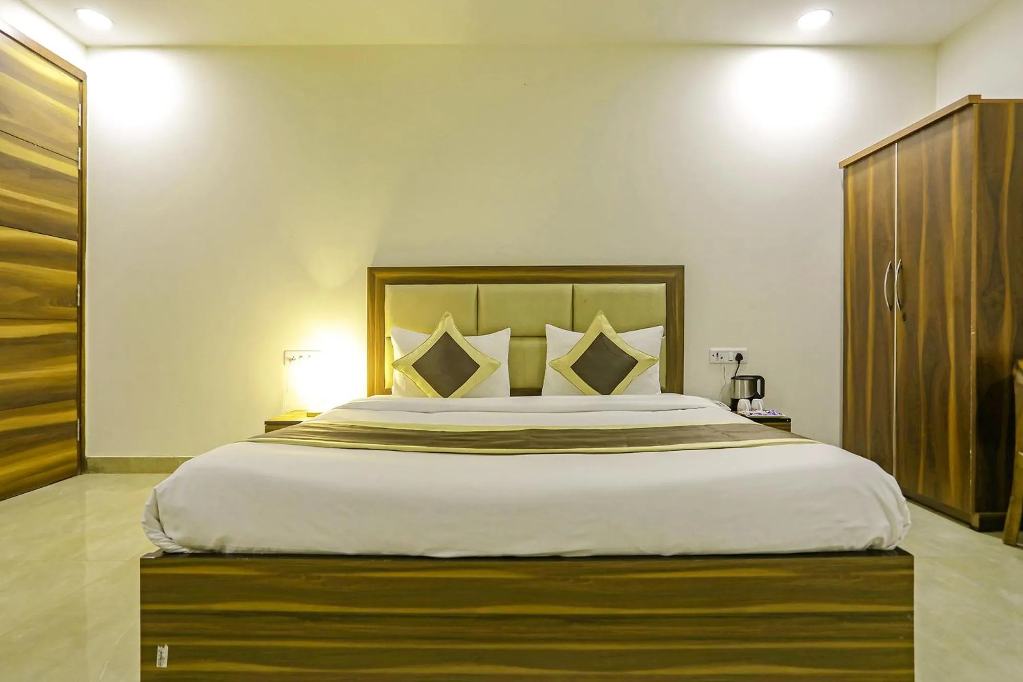 Bed in FabHotel White House BNB - Nr Yashobhoomi Convention Centre