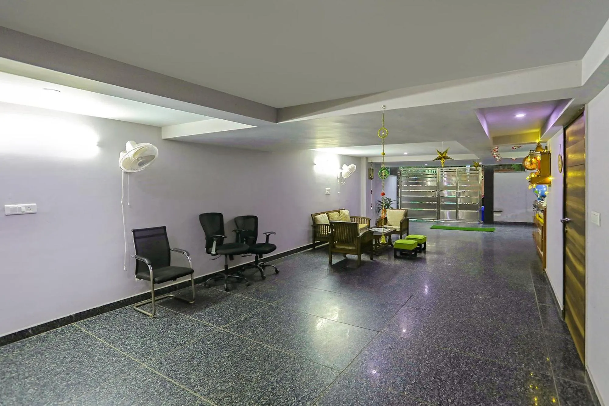 Lobby or reception in FabHotel White House BNB - Nr Yashobhoomi Convention Centre