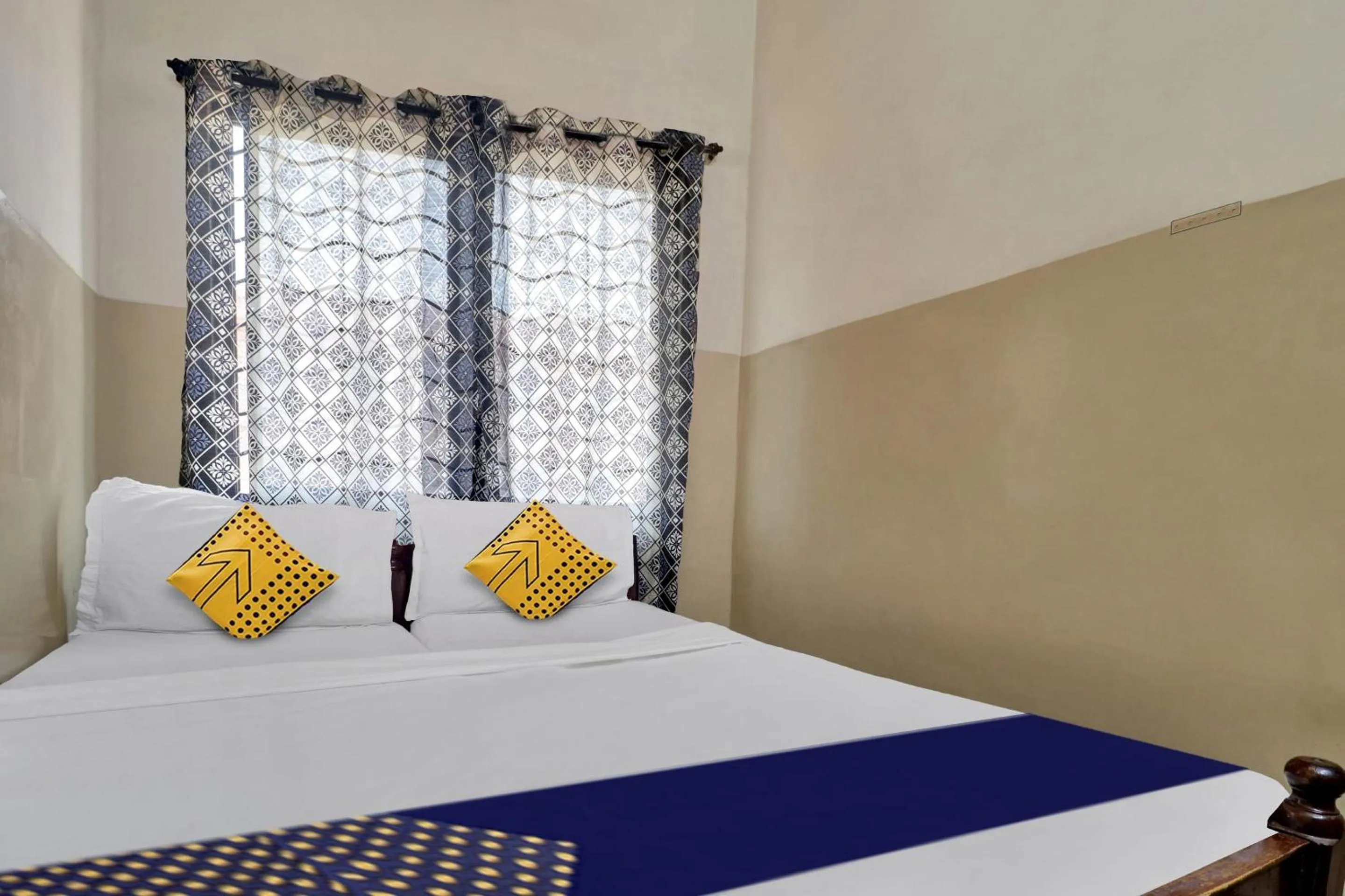 Bedroom, Bed in SPOT ON Gokul Residency Near Secunderabad Railway Station