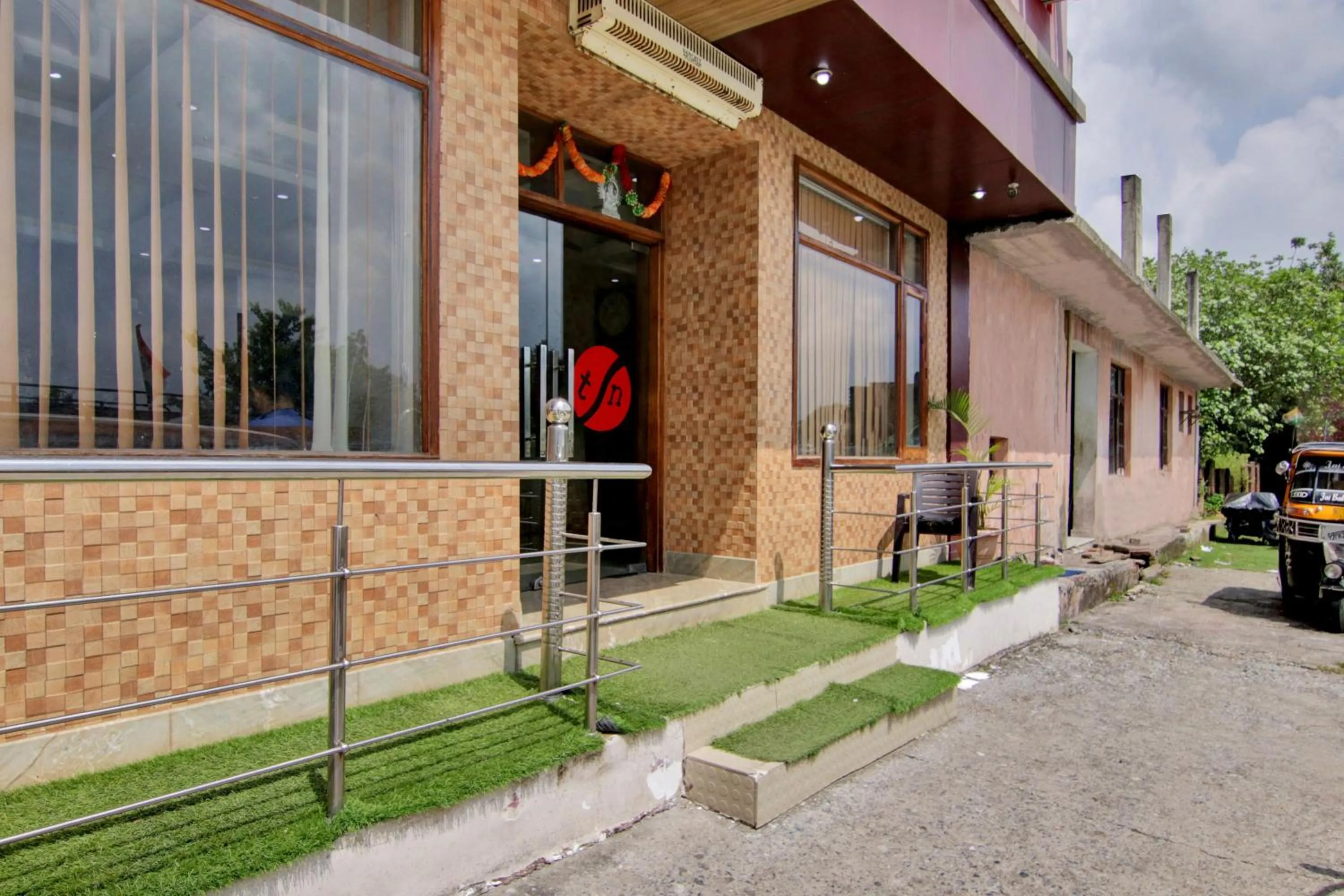 Facade/entrance in Collection O The Shree Dhar Niwas