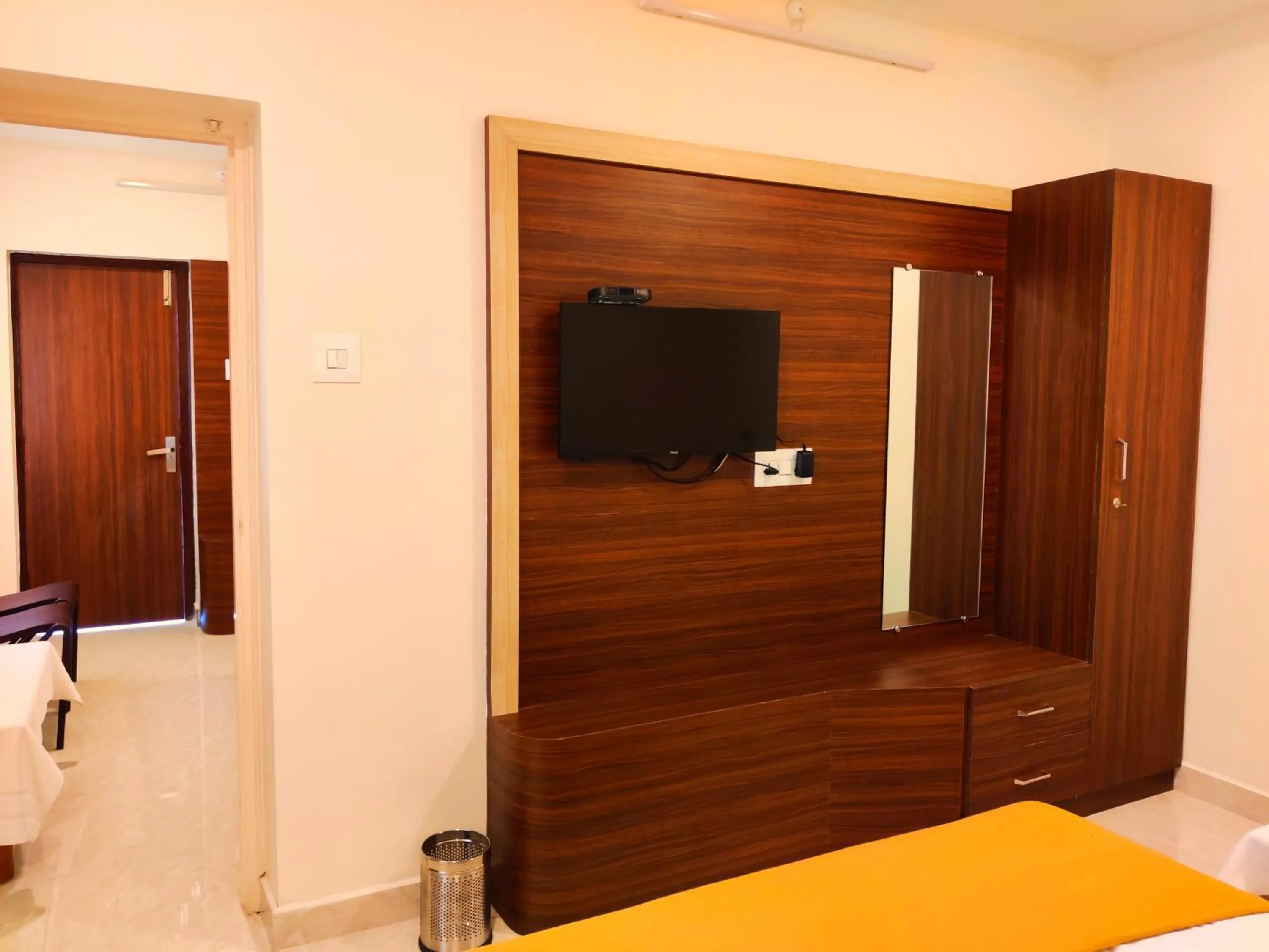 TV and multimedia, Bed in THAAI RESIDENCY