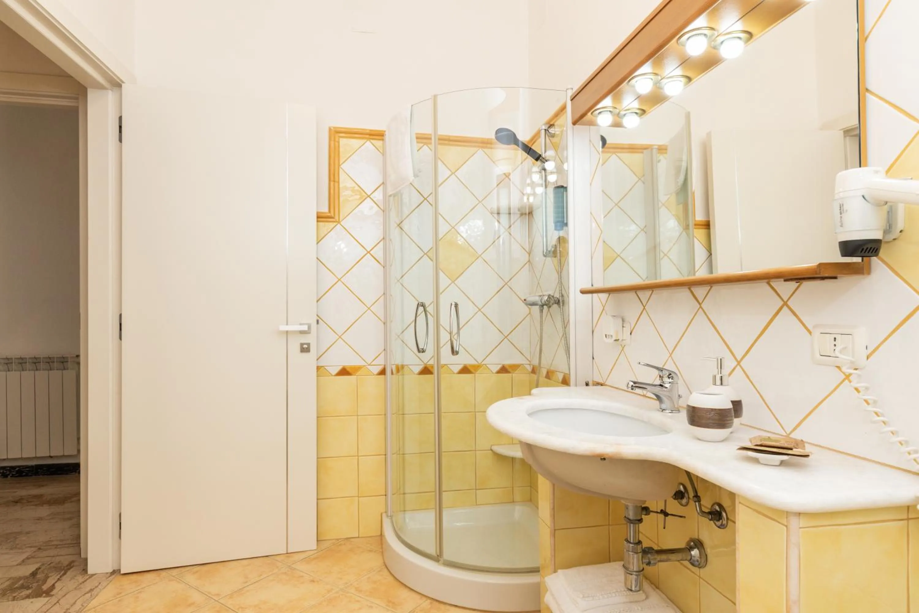 Shower in B&B Calamoresca