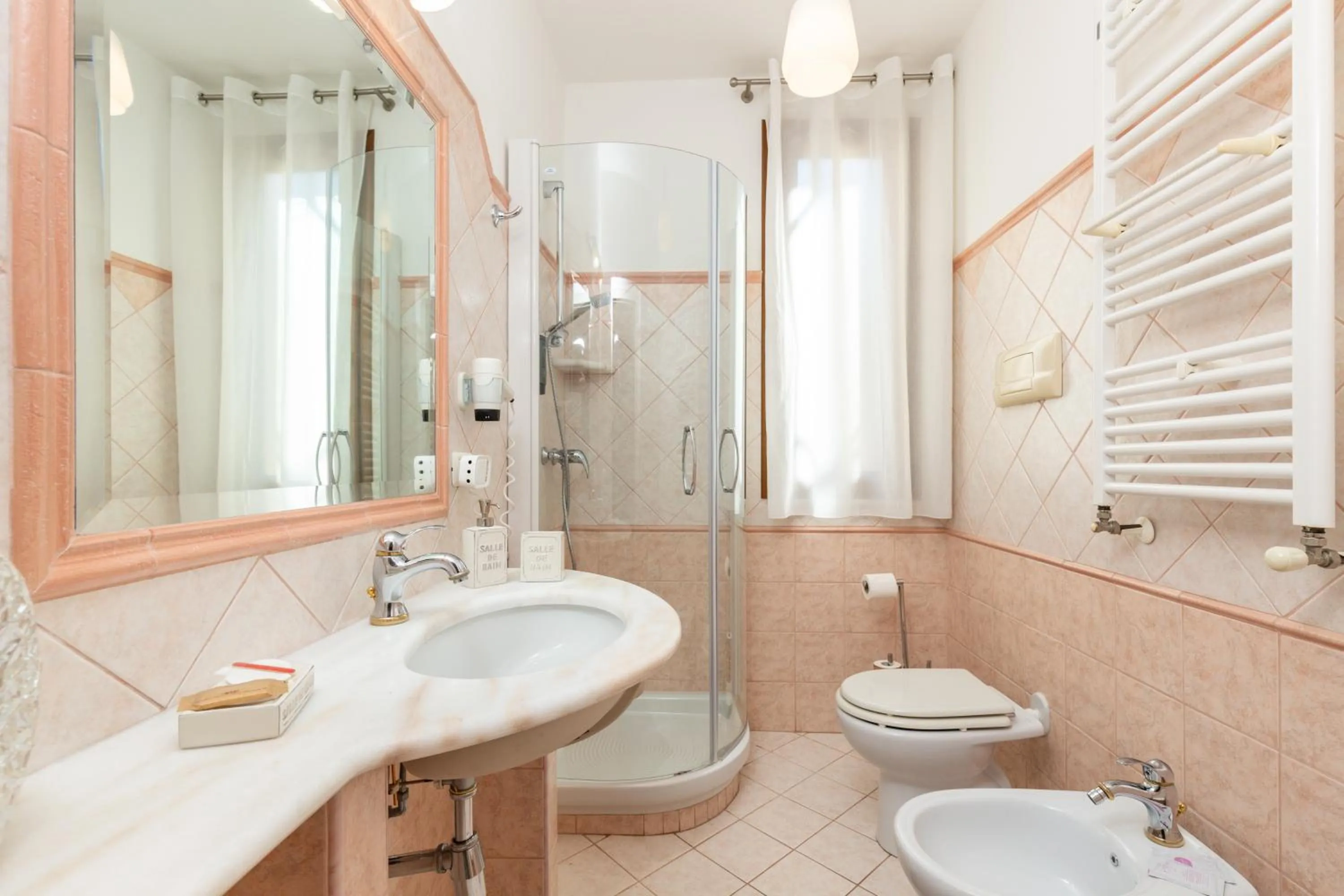 Shower in B&B Calamoresca