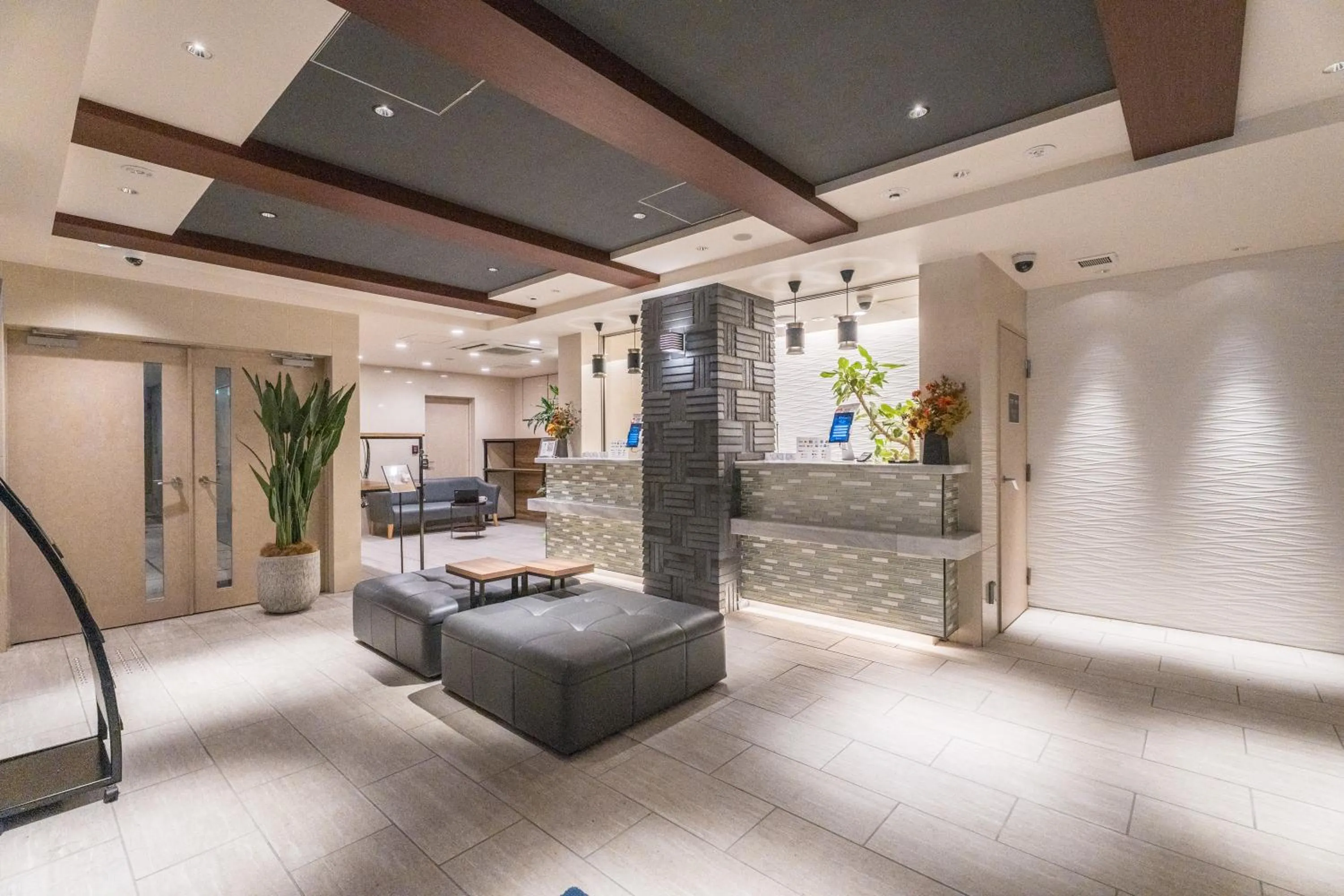 Lobby or reception in ESLEAD HOTEL Osaka Tsuruhashi