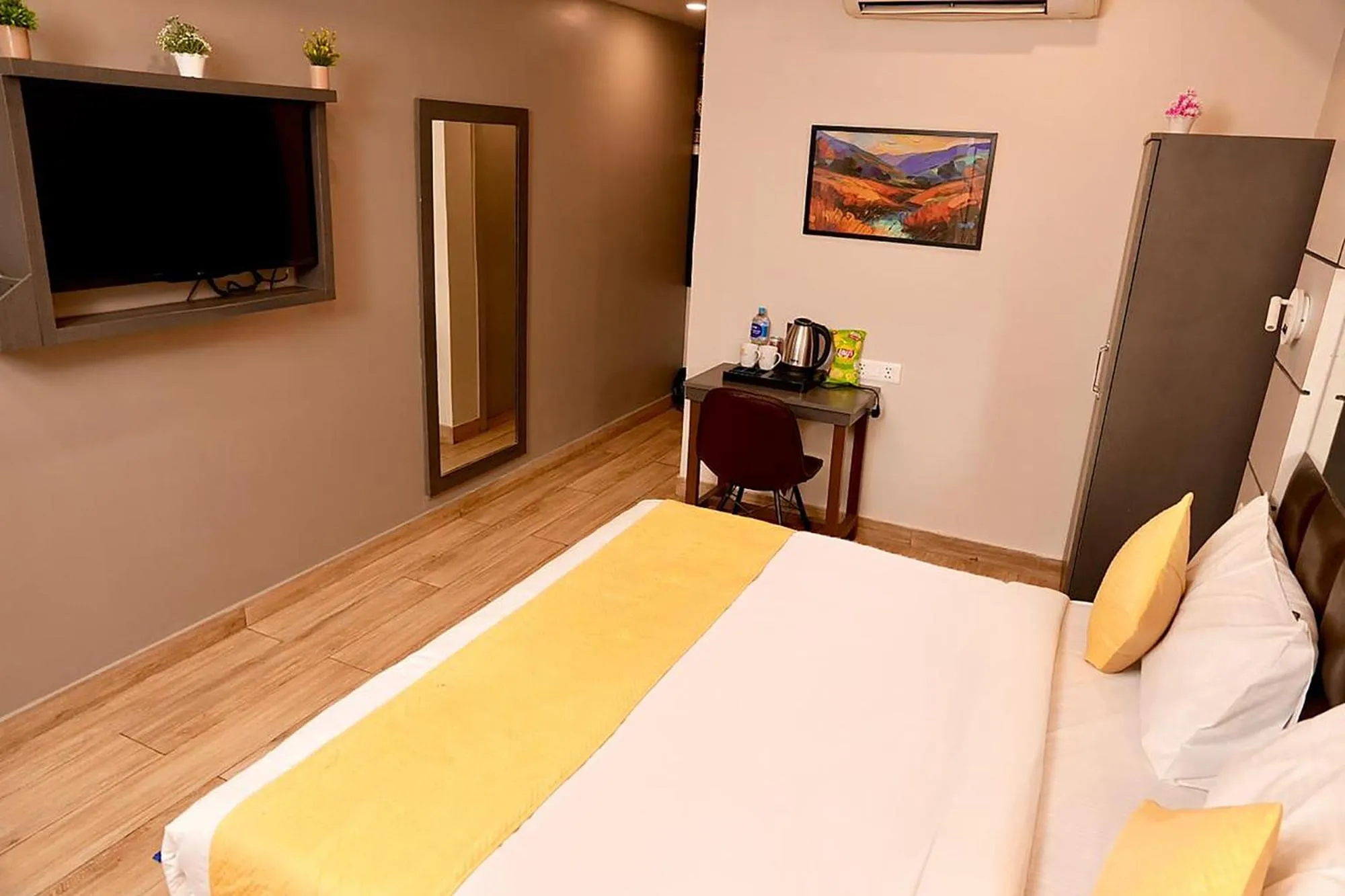 Bed in FabHotel Kirti Nagar