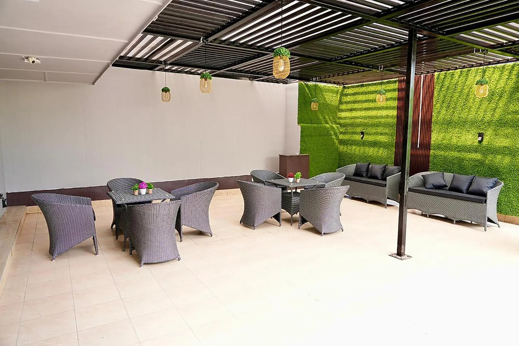 Restaurant/places to eat in FabHotel Kirti Nagar