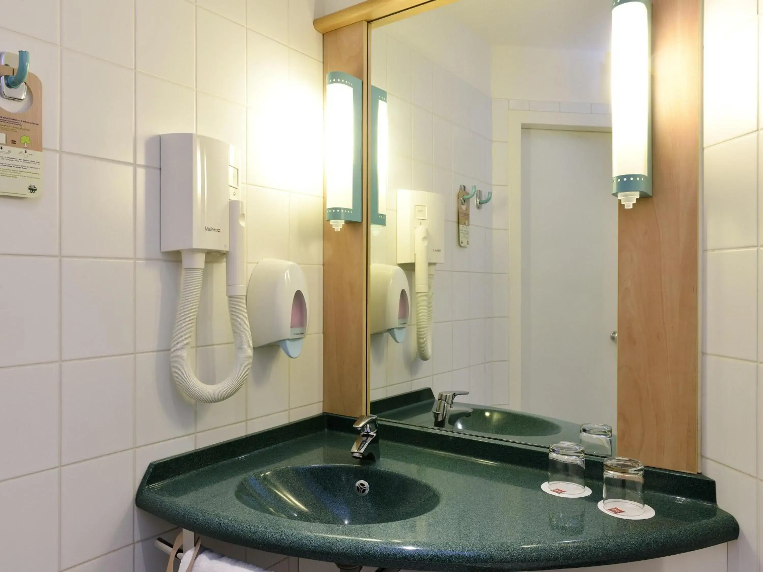 Standard Twin Room in Ibis Budapest City Standard Twin Room in Ibis Budapest City