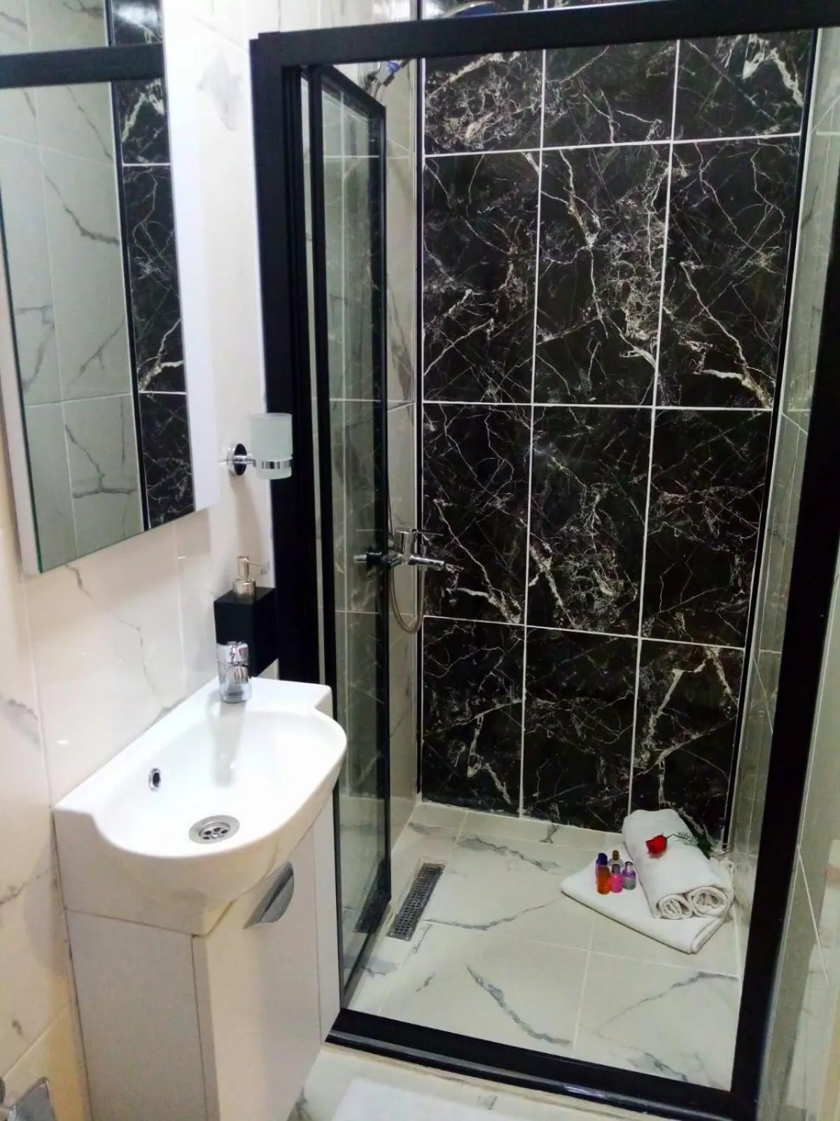 Shower in sultanahmet musıc house