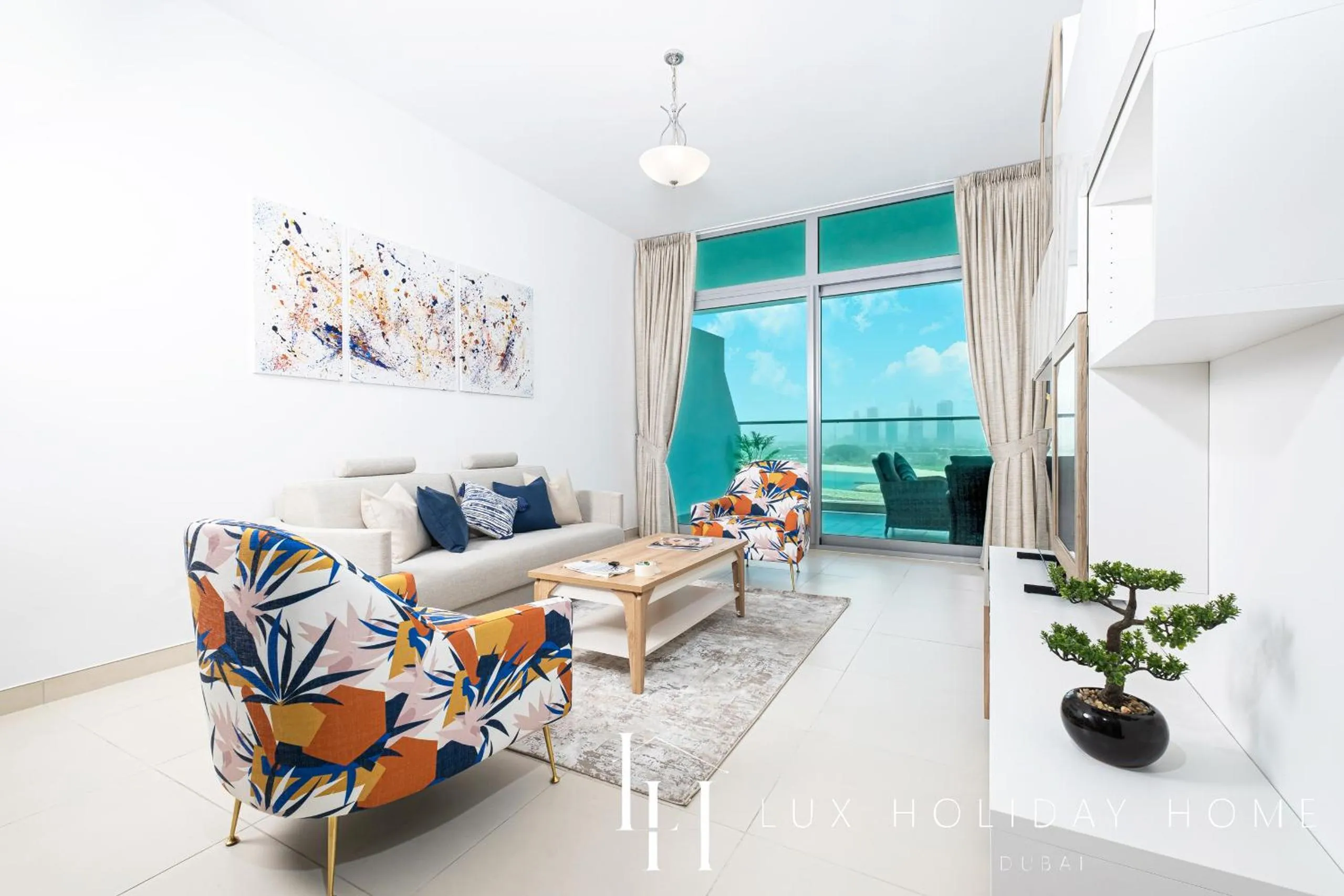 Living room in LUX Opulent Island Suite 6 Burj View