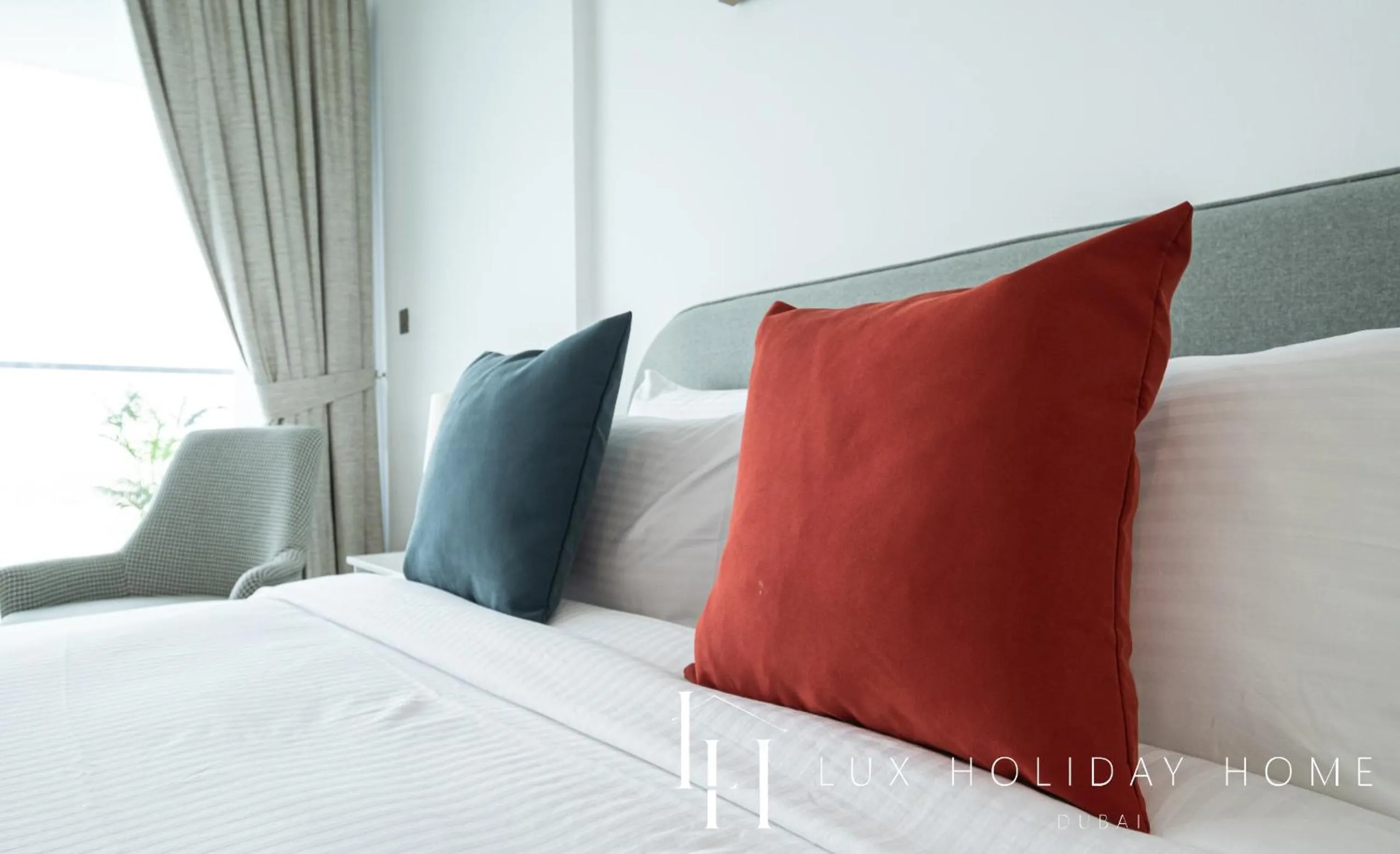 Bedroom, Bed in LUX Opulent Island Suite 6 Burj View