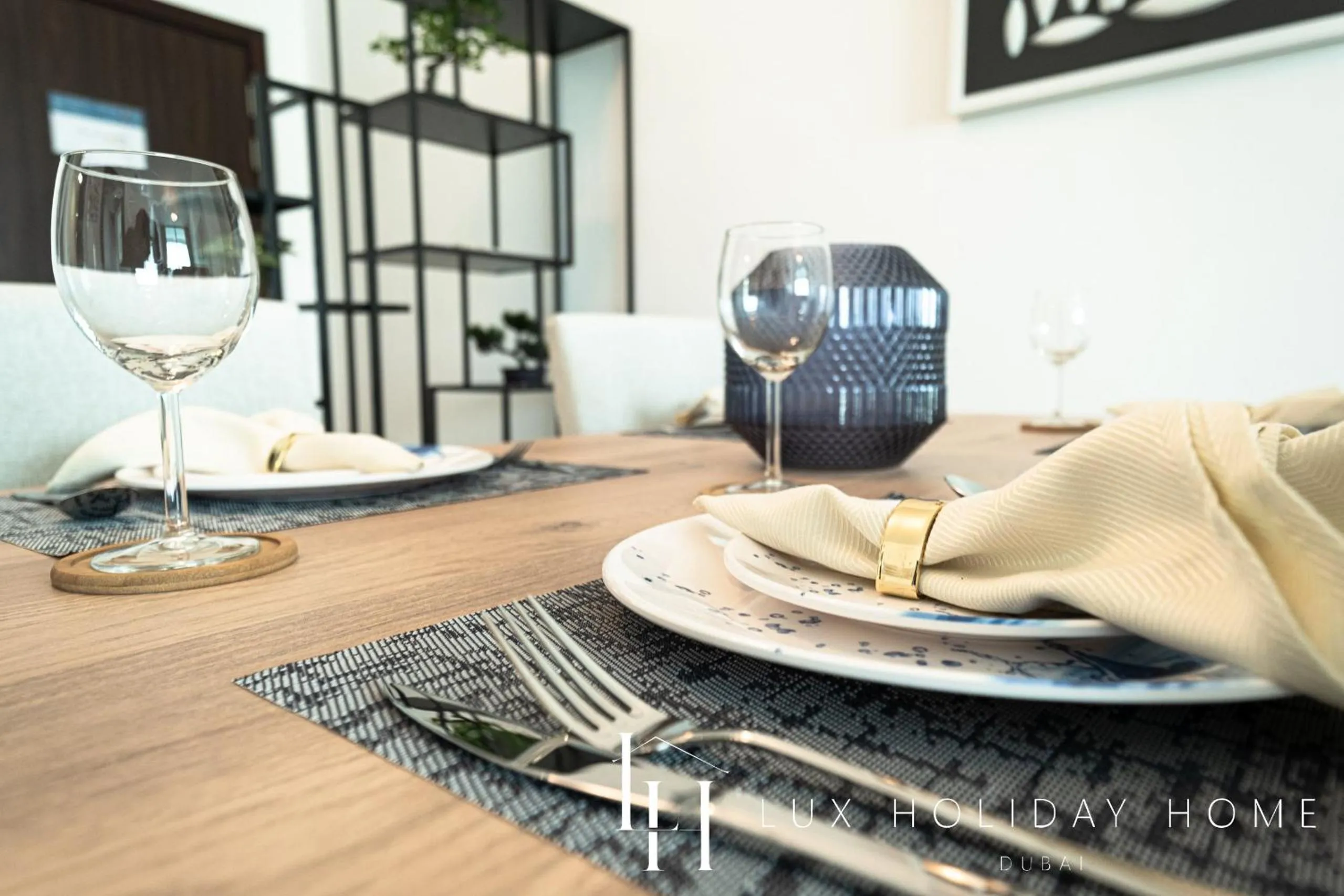 Dining area in LUX Opulent Island Suite 6 Burj View
