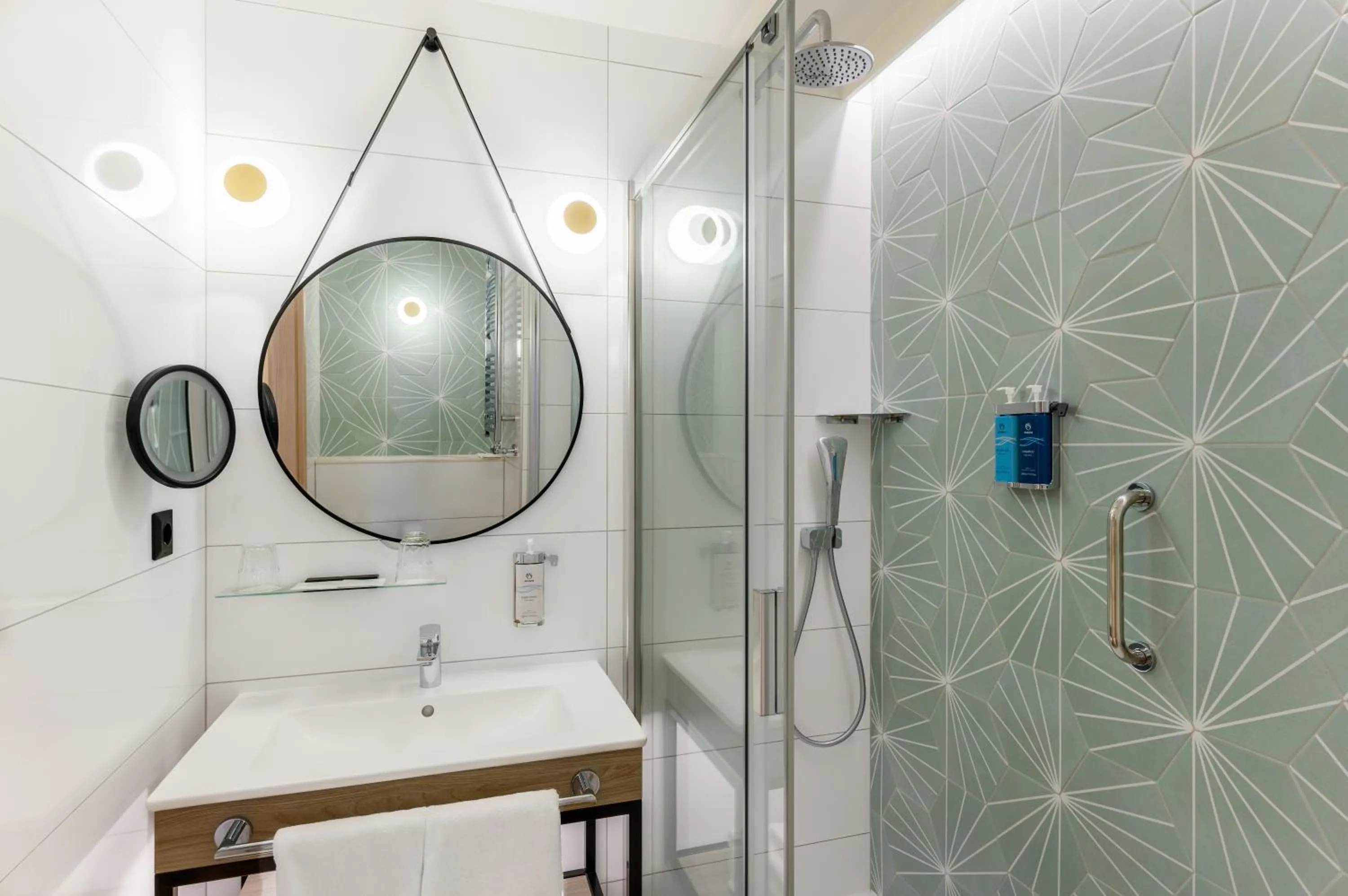 Shower in Ensana Thermal Aqua