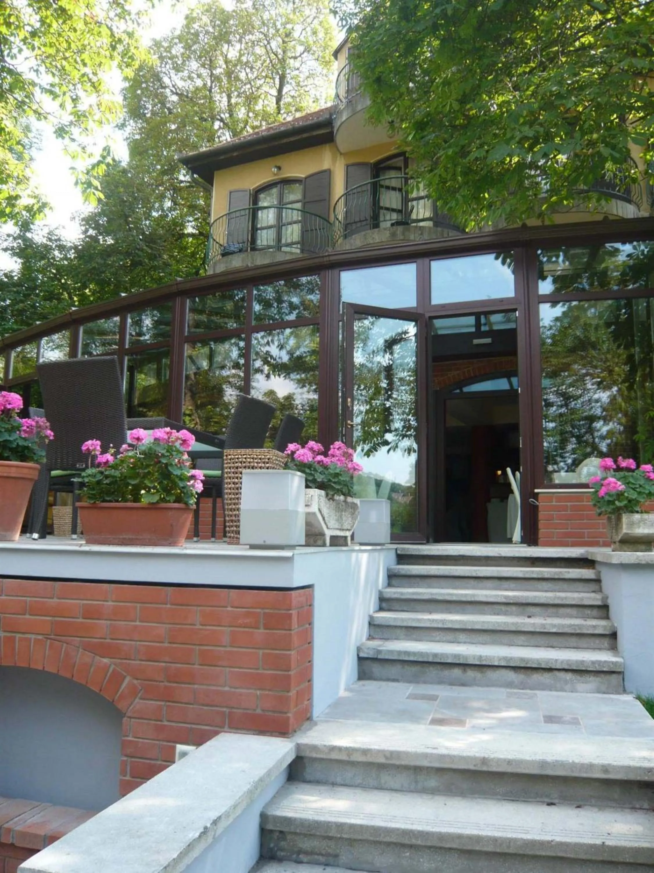 Facade/entrance in Hotel Bobbio