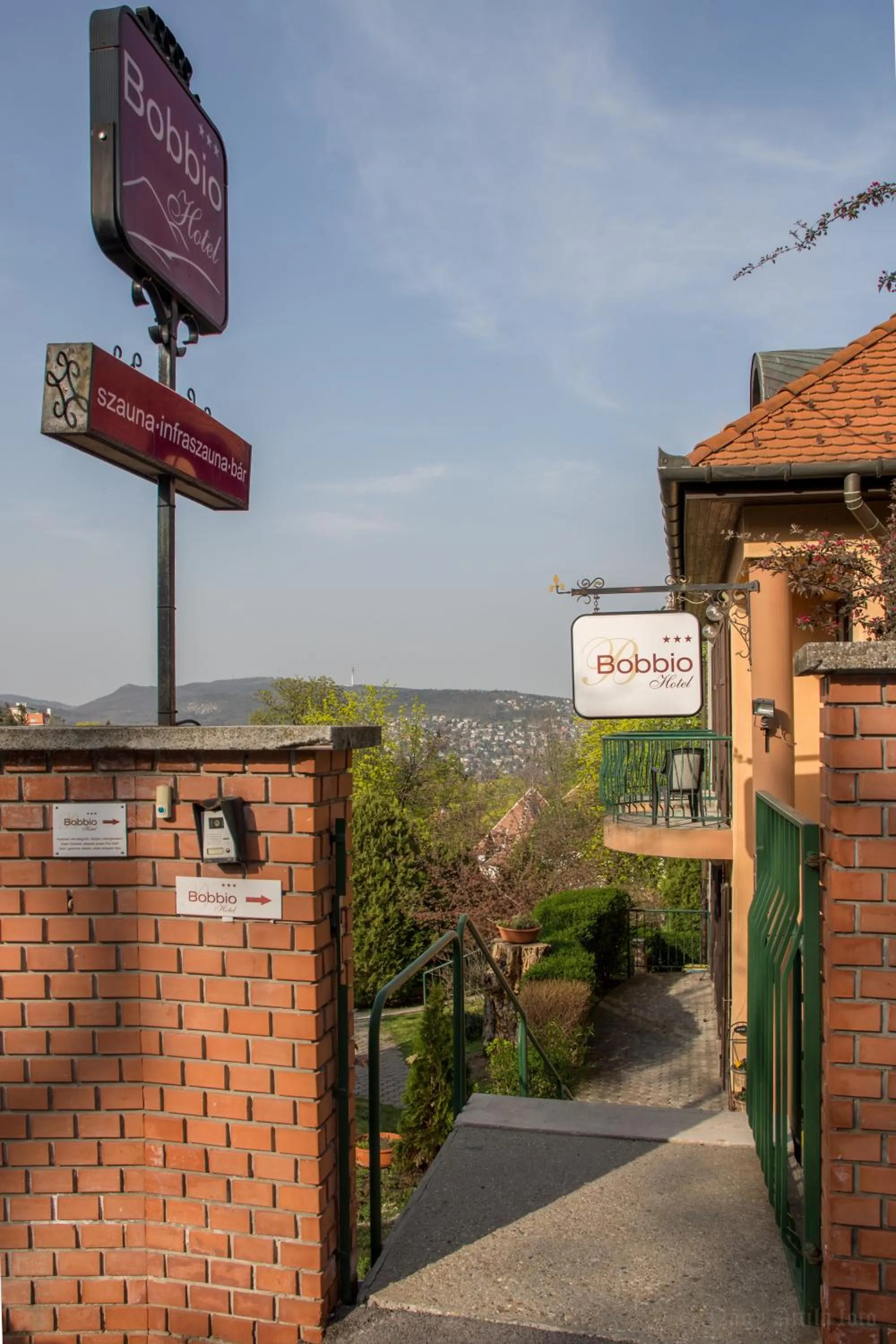 Facade/entrance in Hotel Bobbio