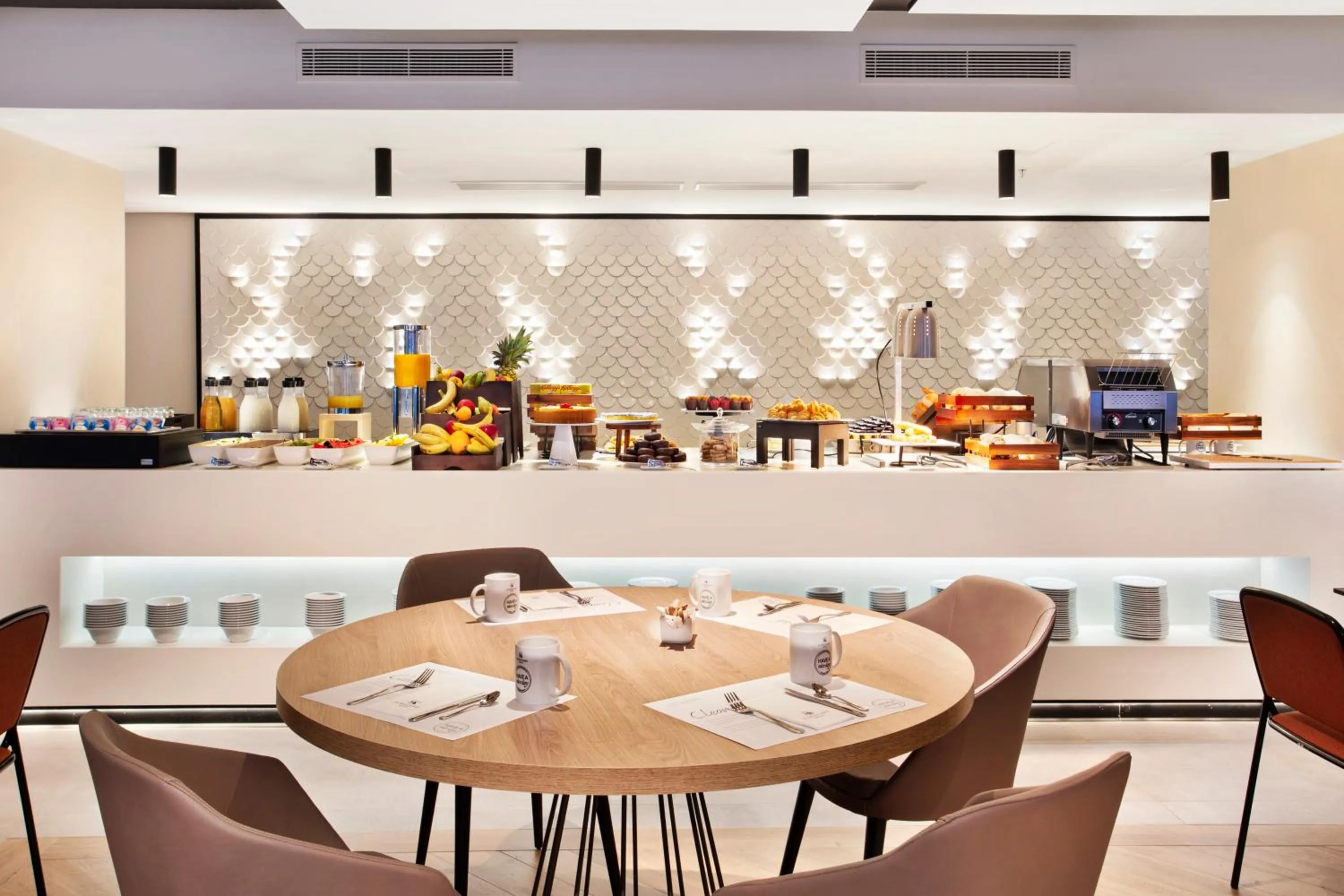 Buffet breakfast in Eurostars Guadalquivir