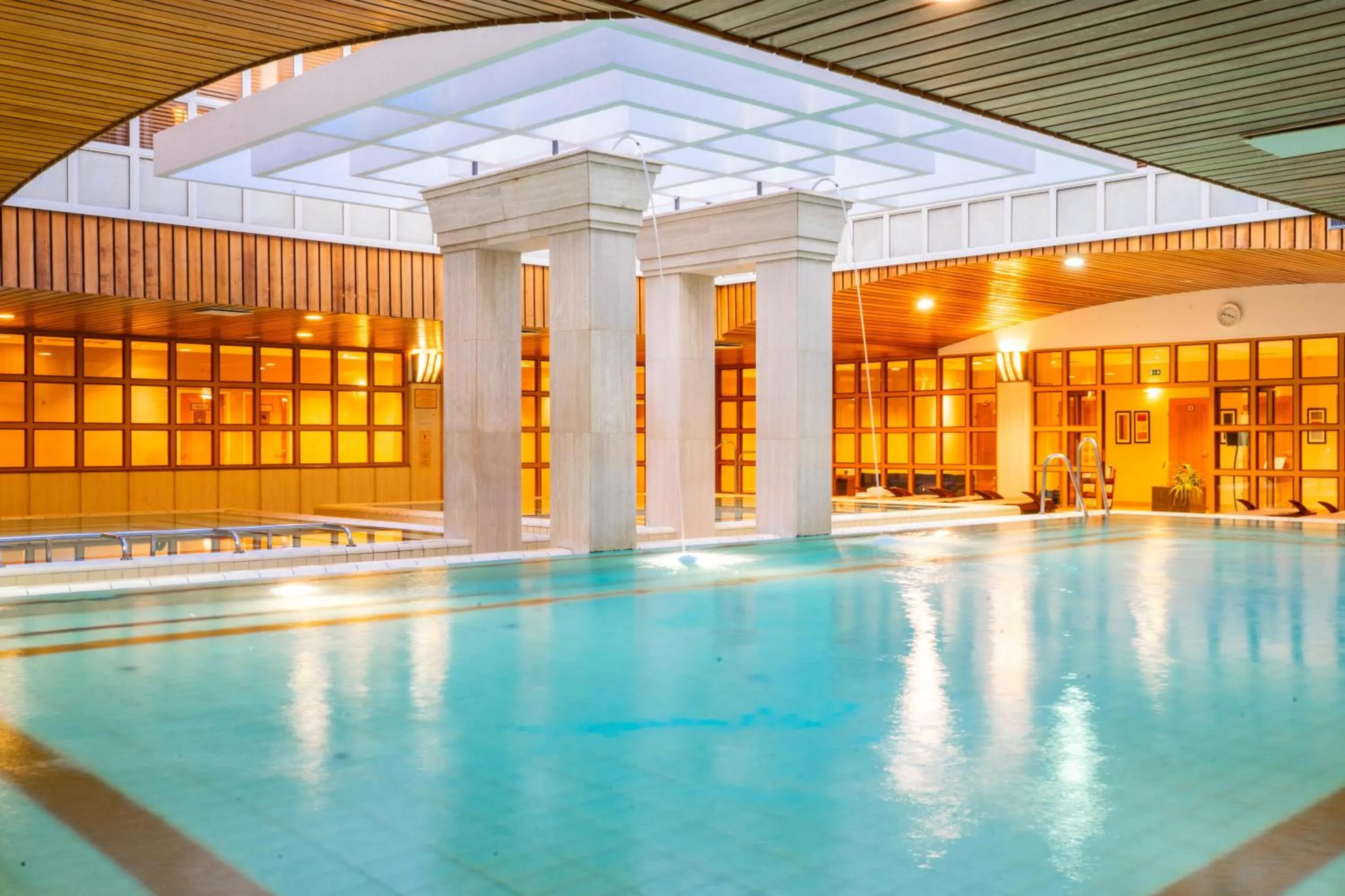 Swimming pool in Verdi Budapest Aquincum
