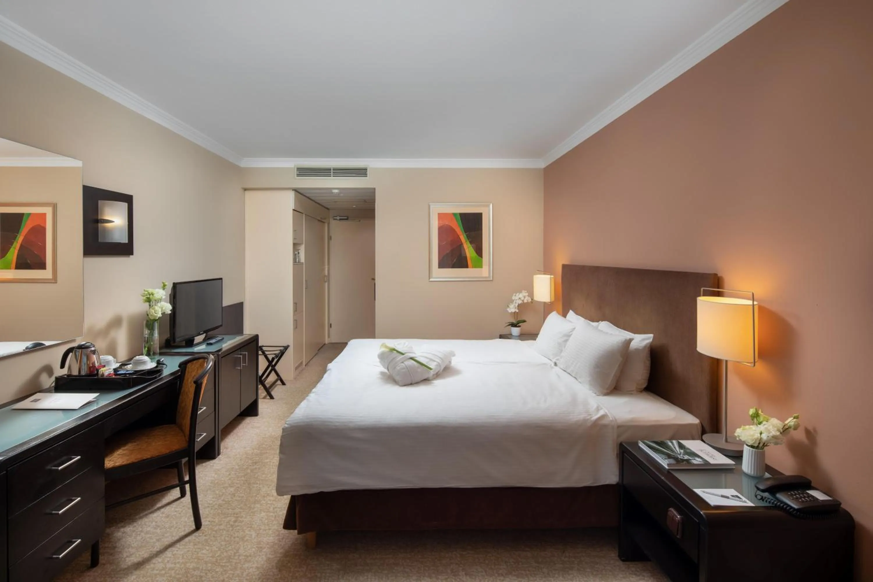 Photo of the whole room, Bed in Verdi Budapest Aquincum