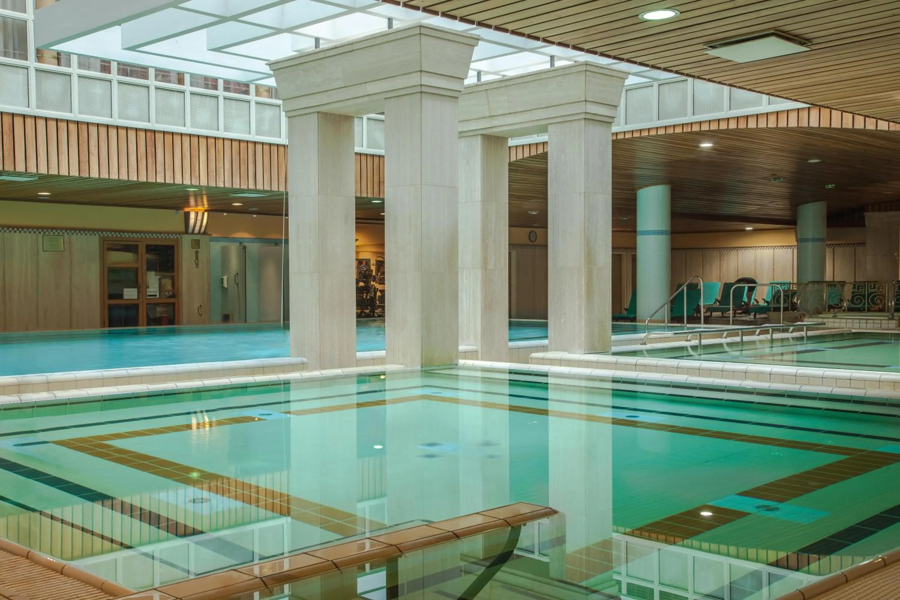 Swimming pool in Verdi Budapest Aquincum