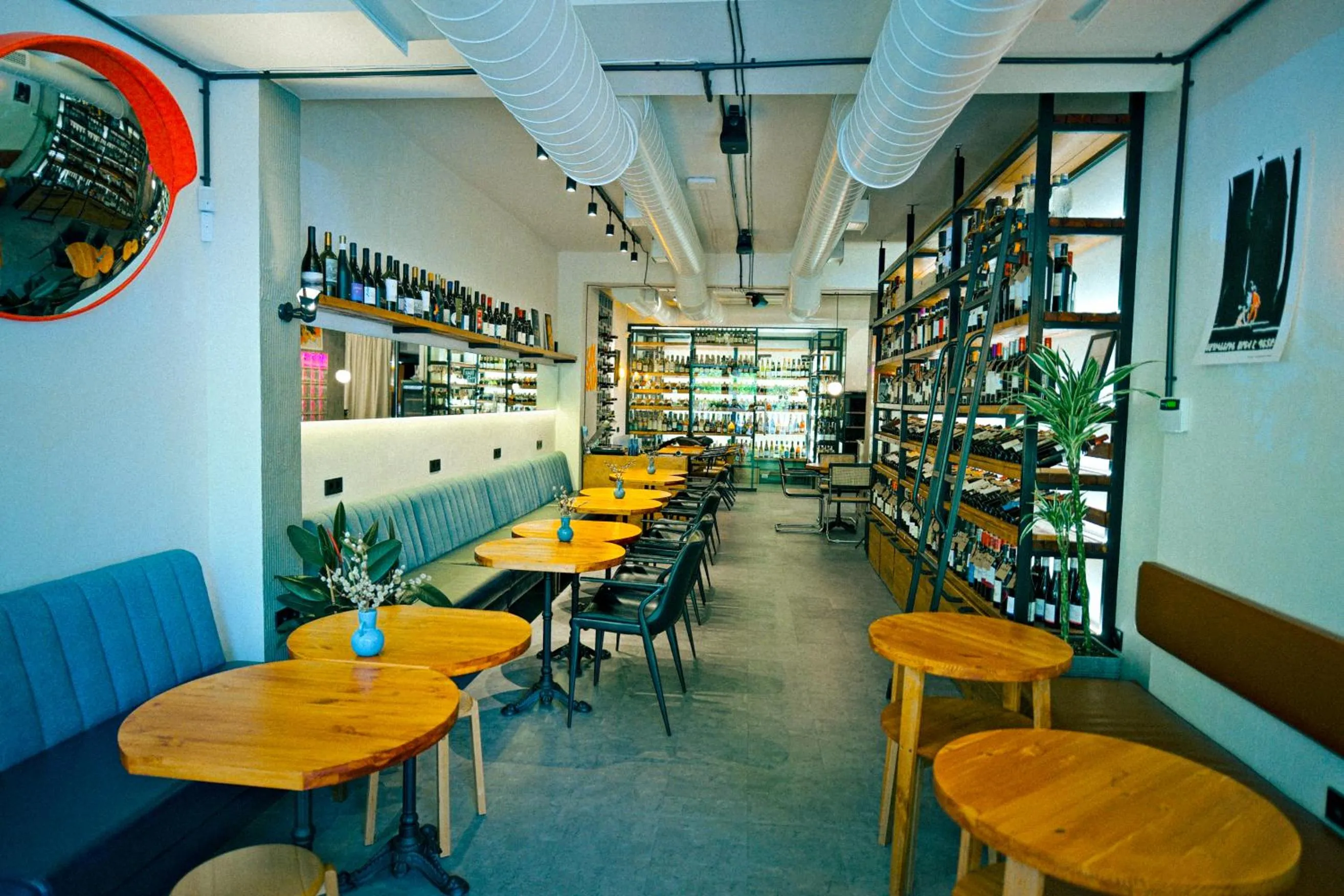 Restaurant/places to eat in Olive hotel