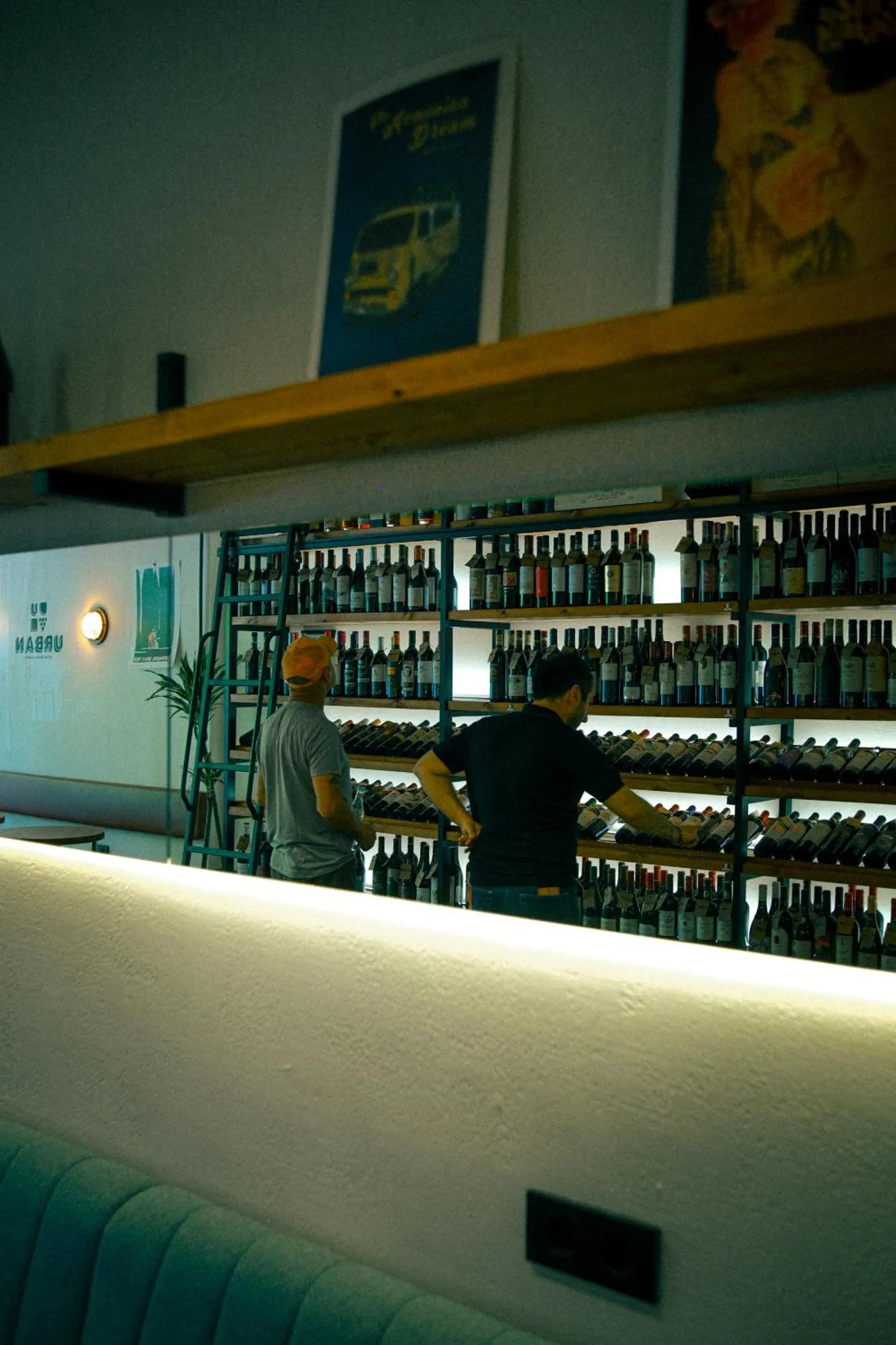 Restaurant/places to eat in Olive hotel