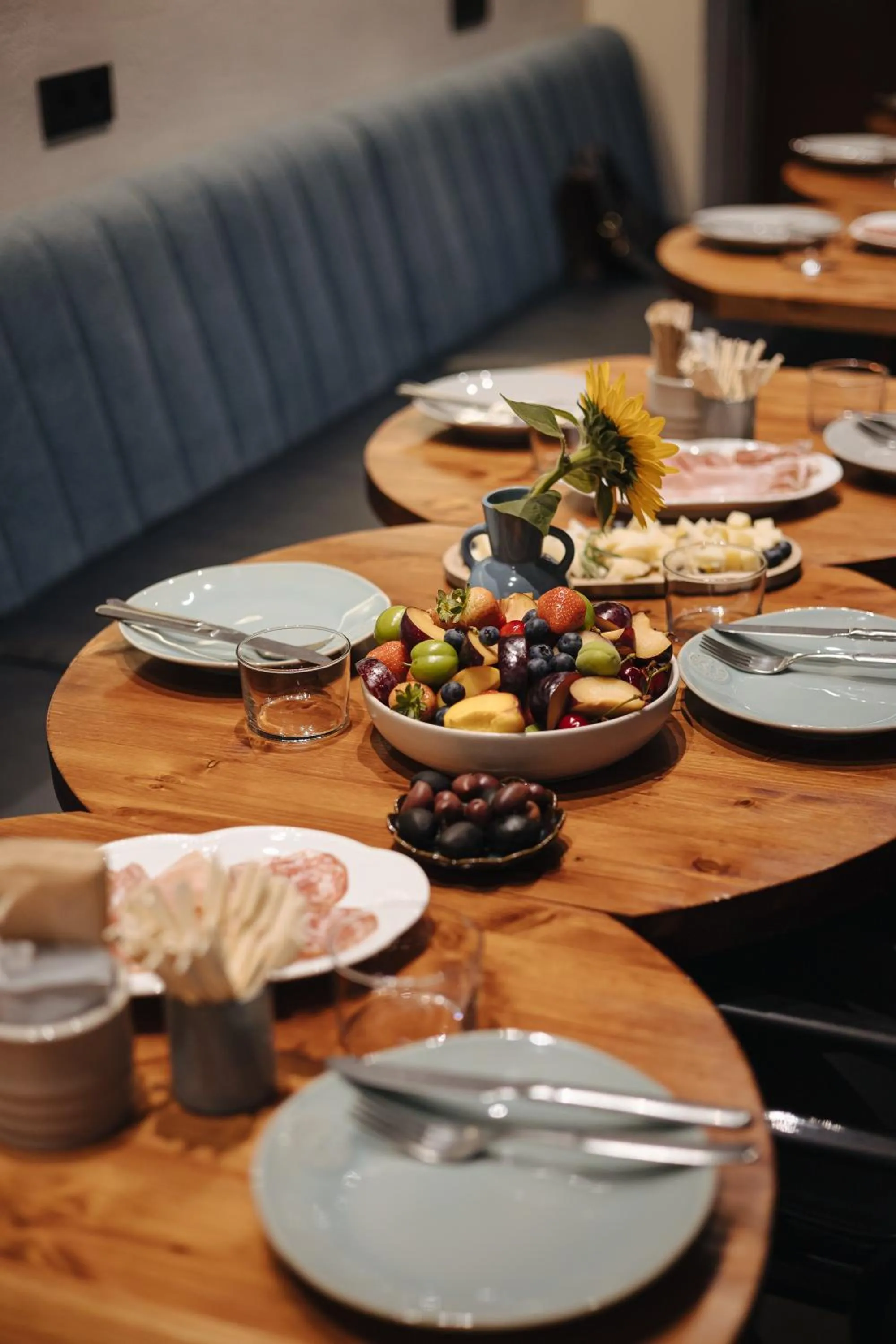 Restaurant/places to eat in Olive hotel