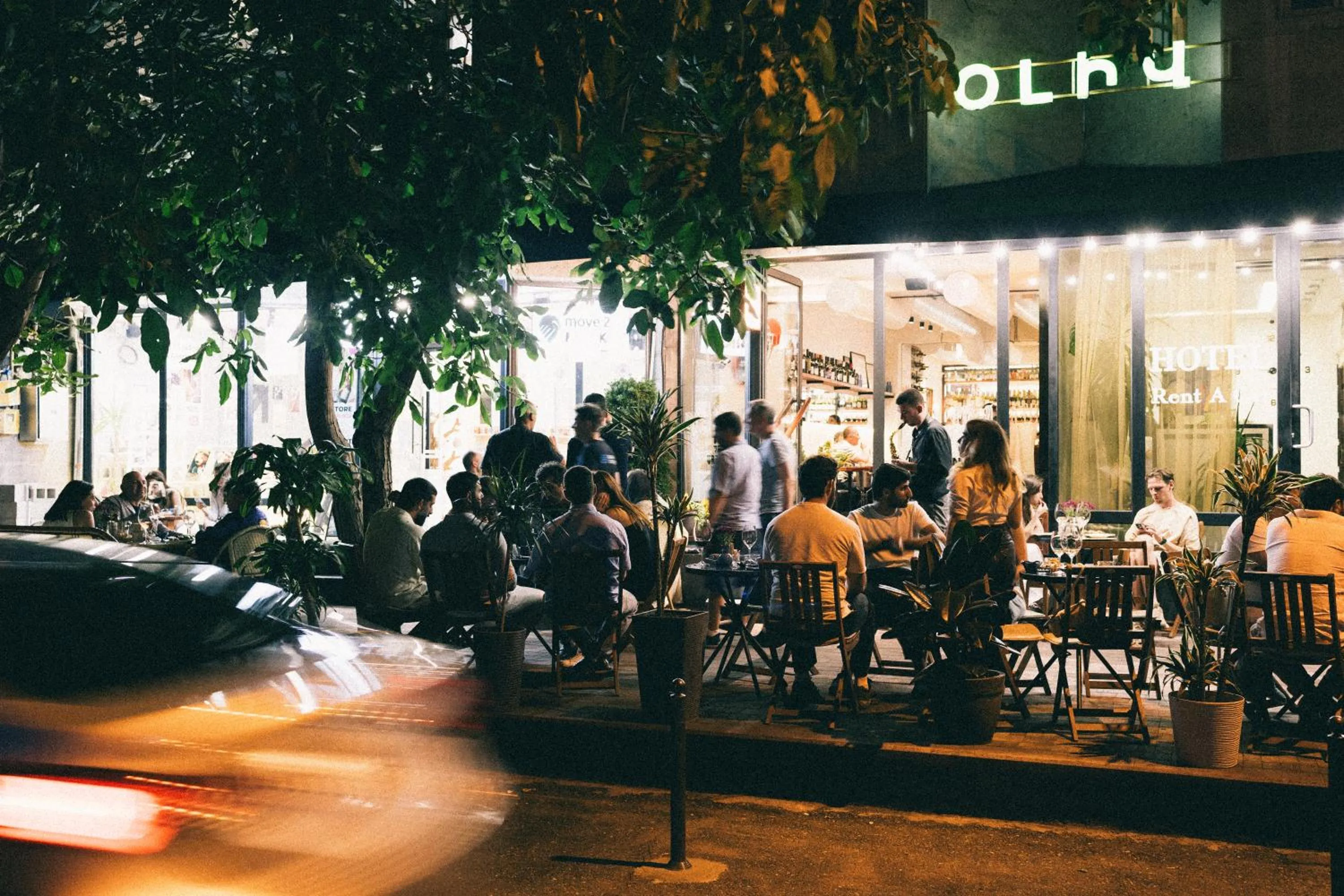 Restaurant/places to eat in Olive hotel