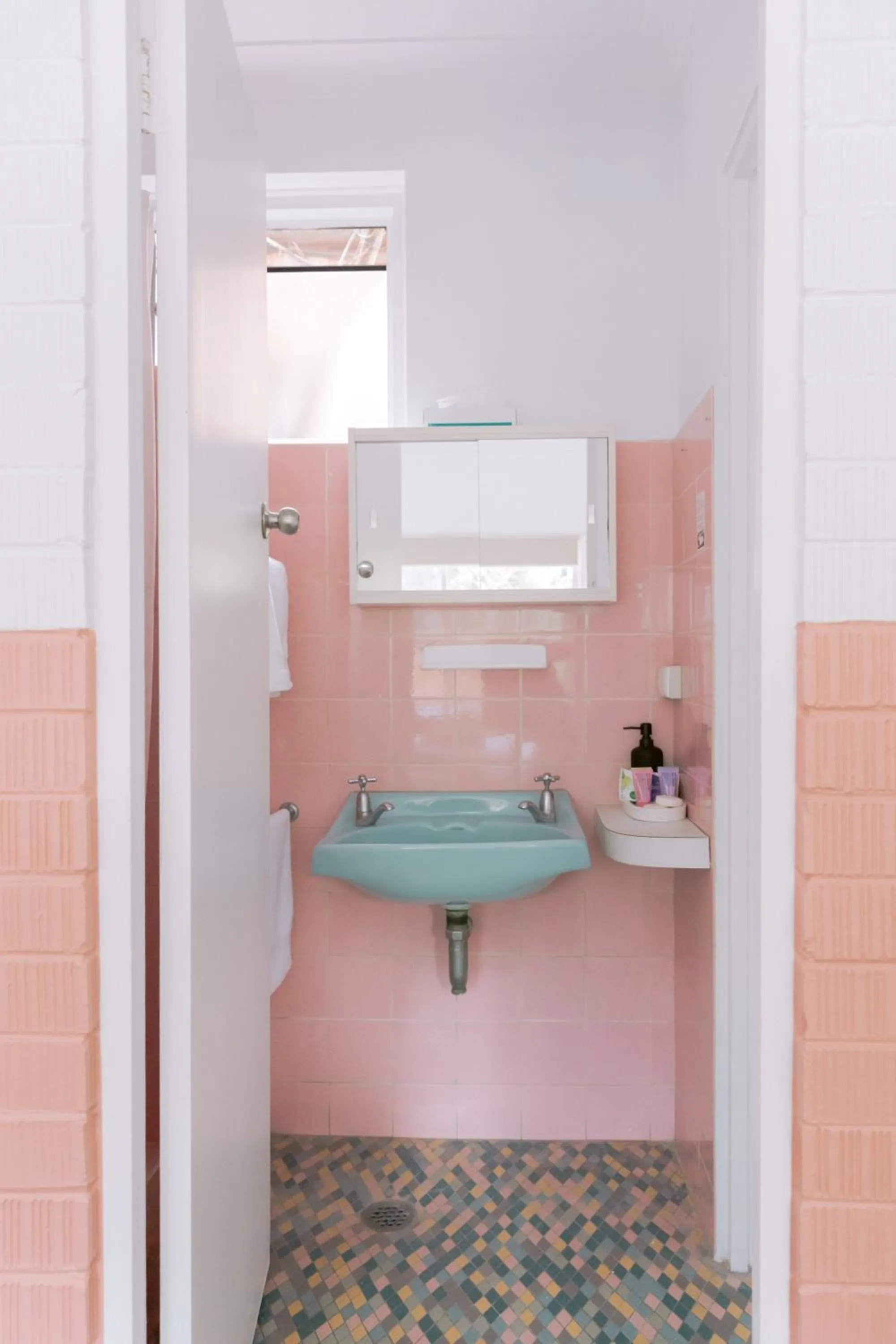 Black Swan Waterfront Motel