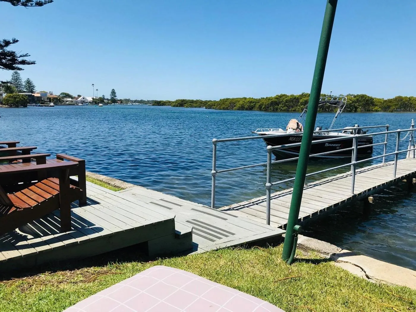 Property building in Black Swan Waterfront Motel