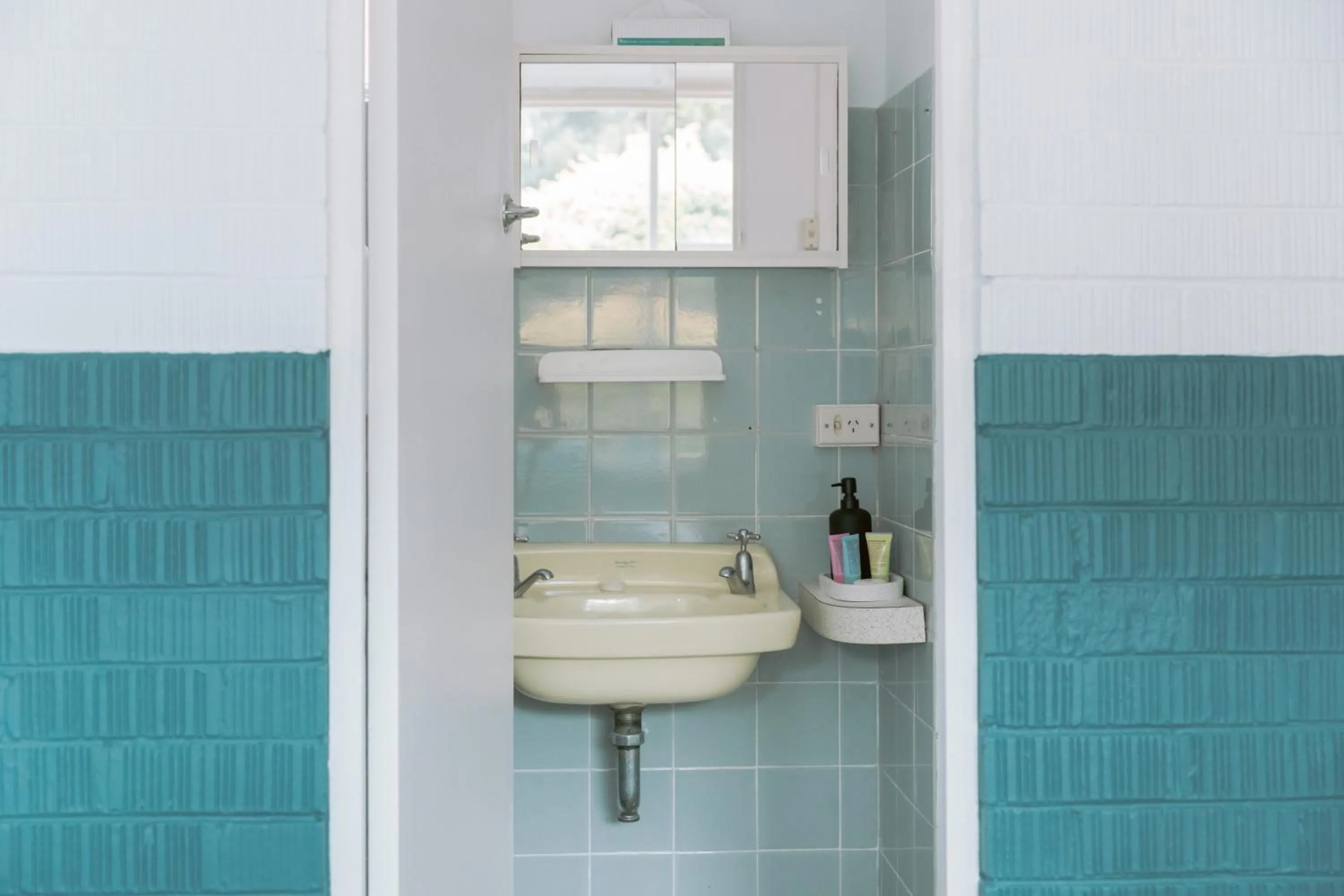 Black Swan Waterfront Motel