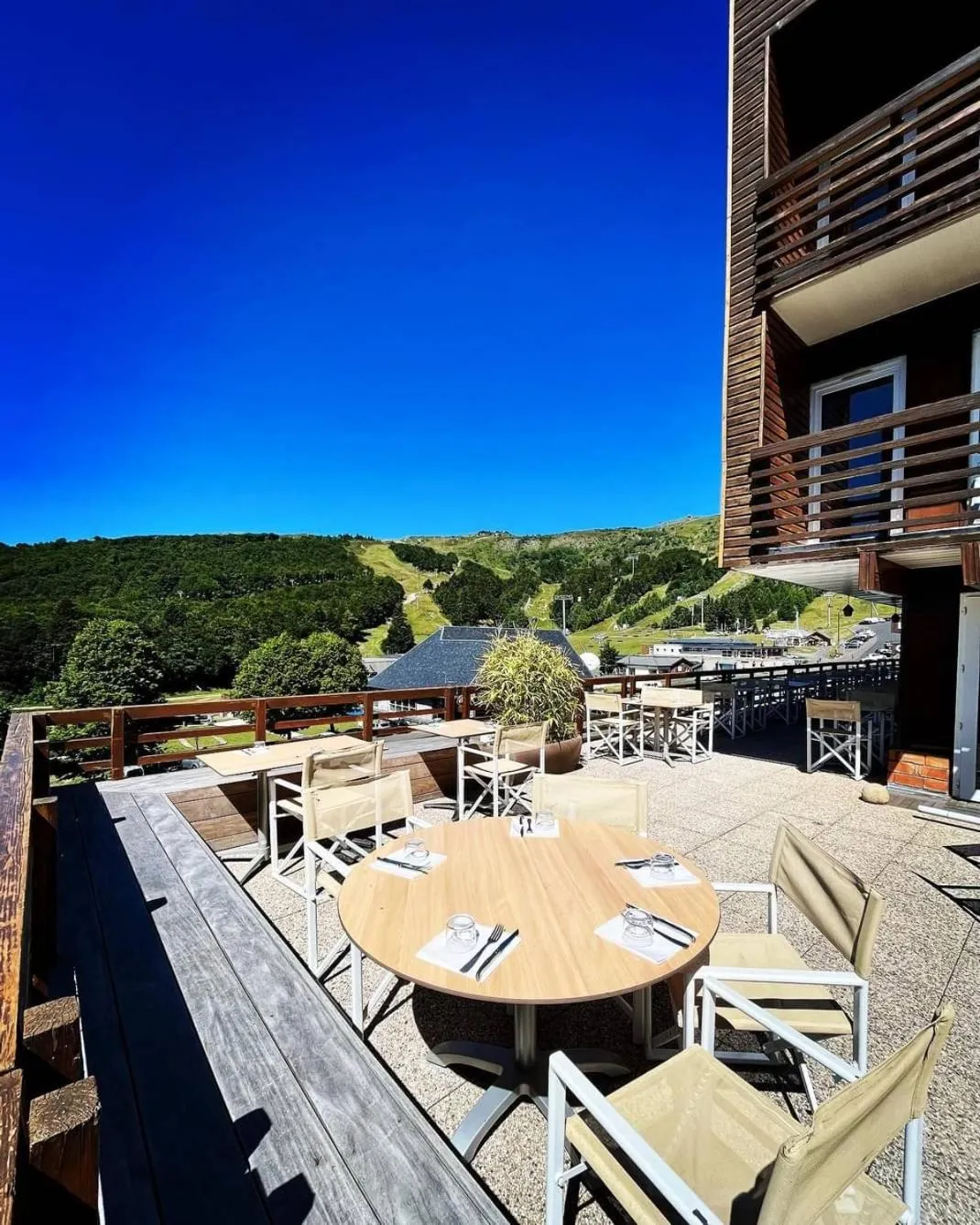 Patio in Hotel Perdrix