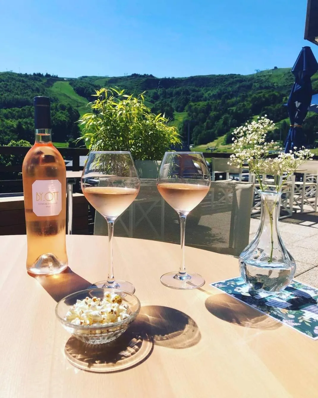 Patio in Hotel Perdrix