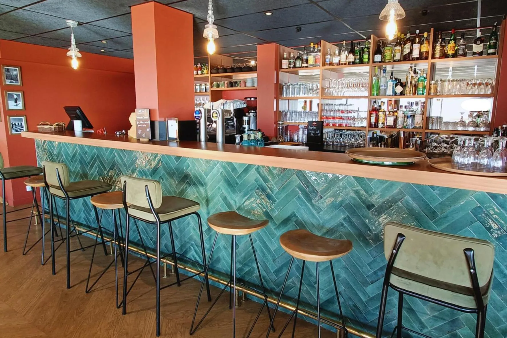 Lounge or bar in Hotel Perdrix