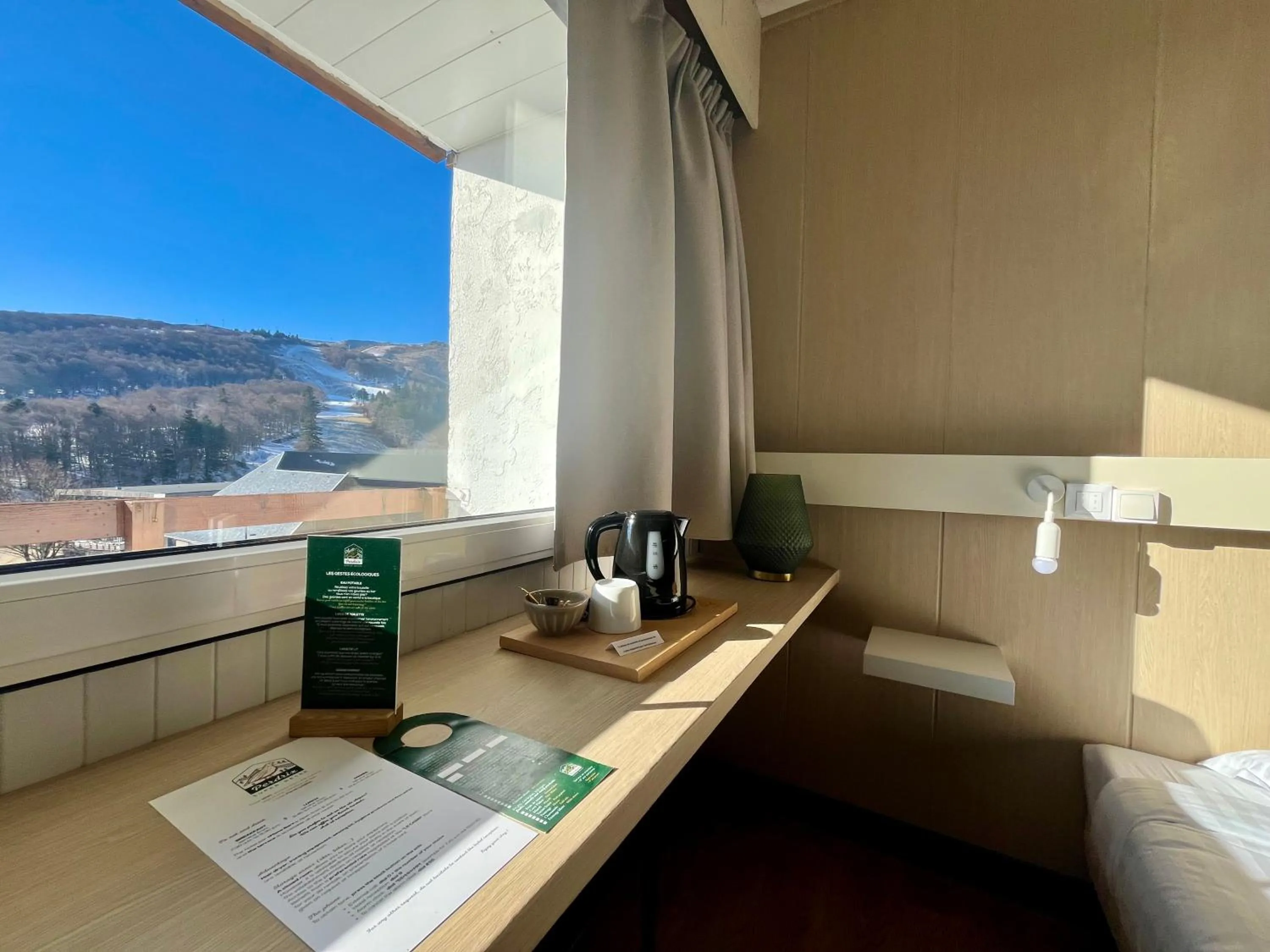 Coffee/tea facilities in Hotel Perdrix