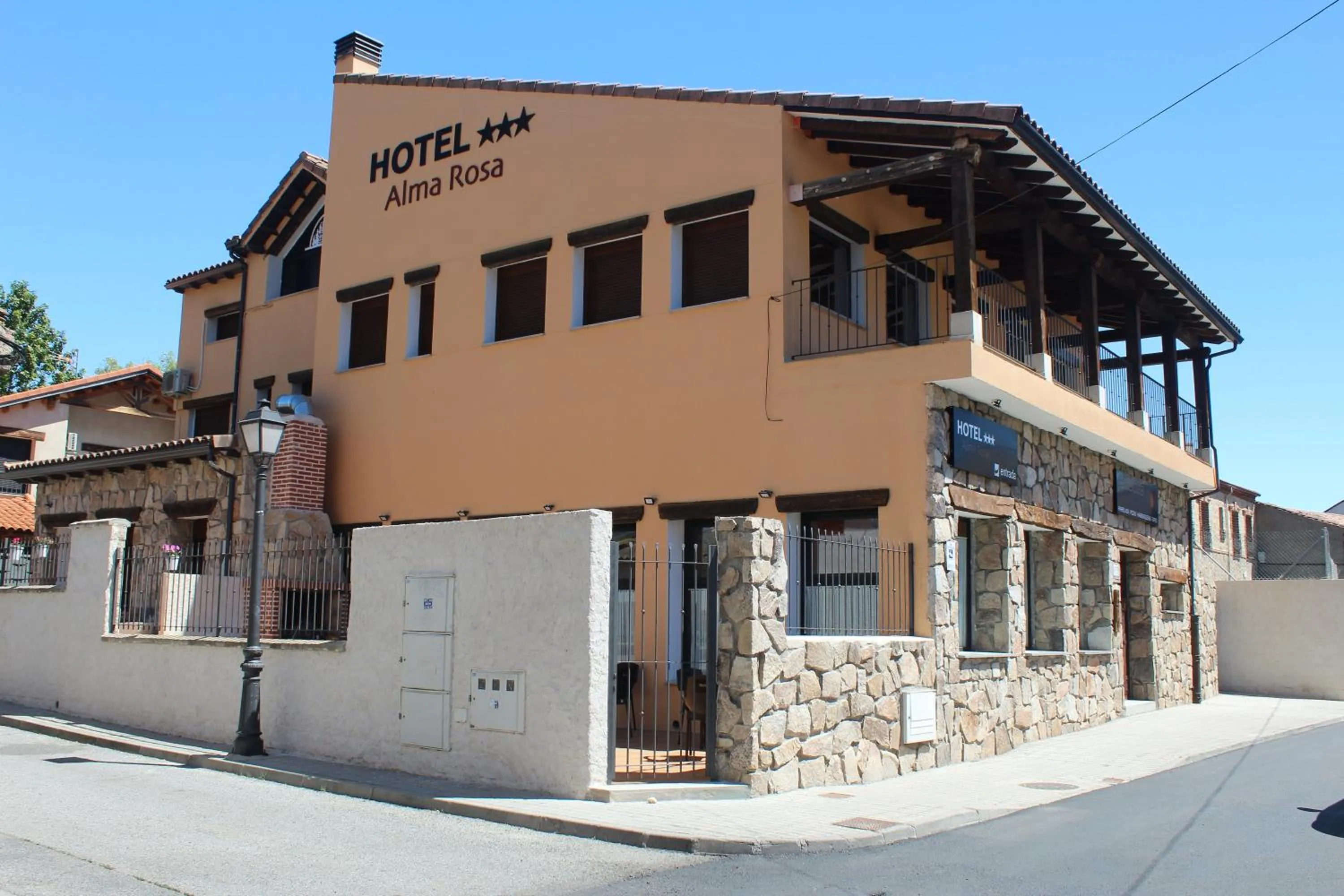 Property building in Hotel Alma Rosa