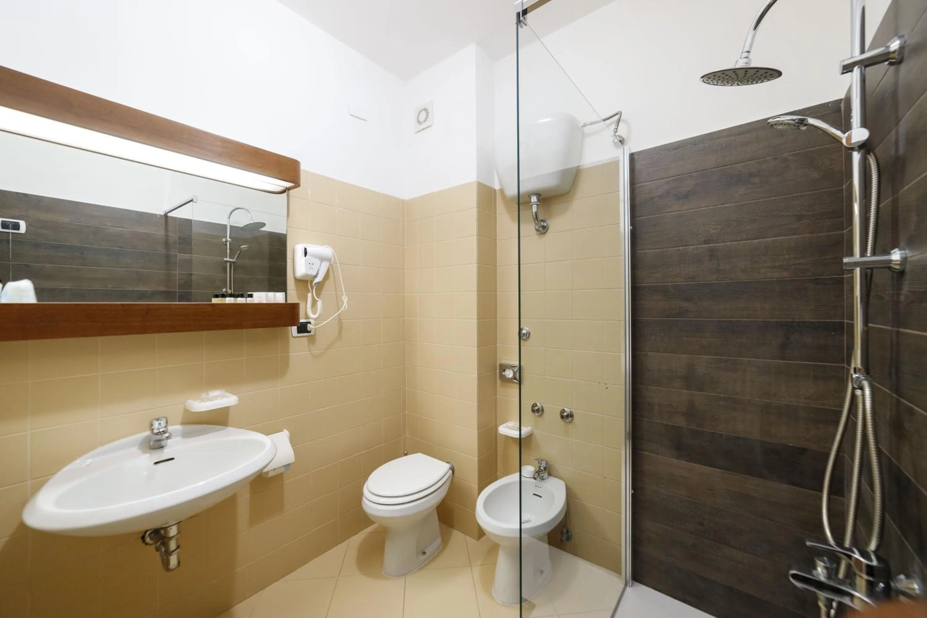 Shower in Hotel Sakura