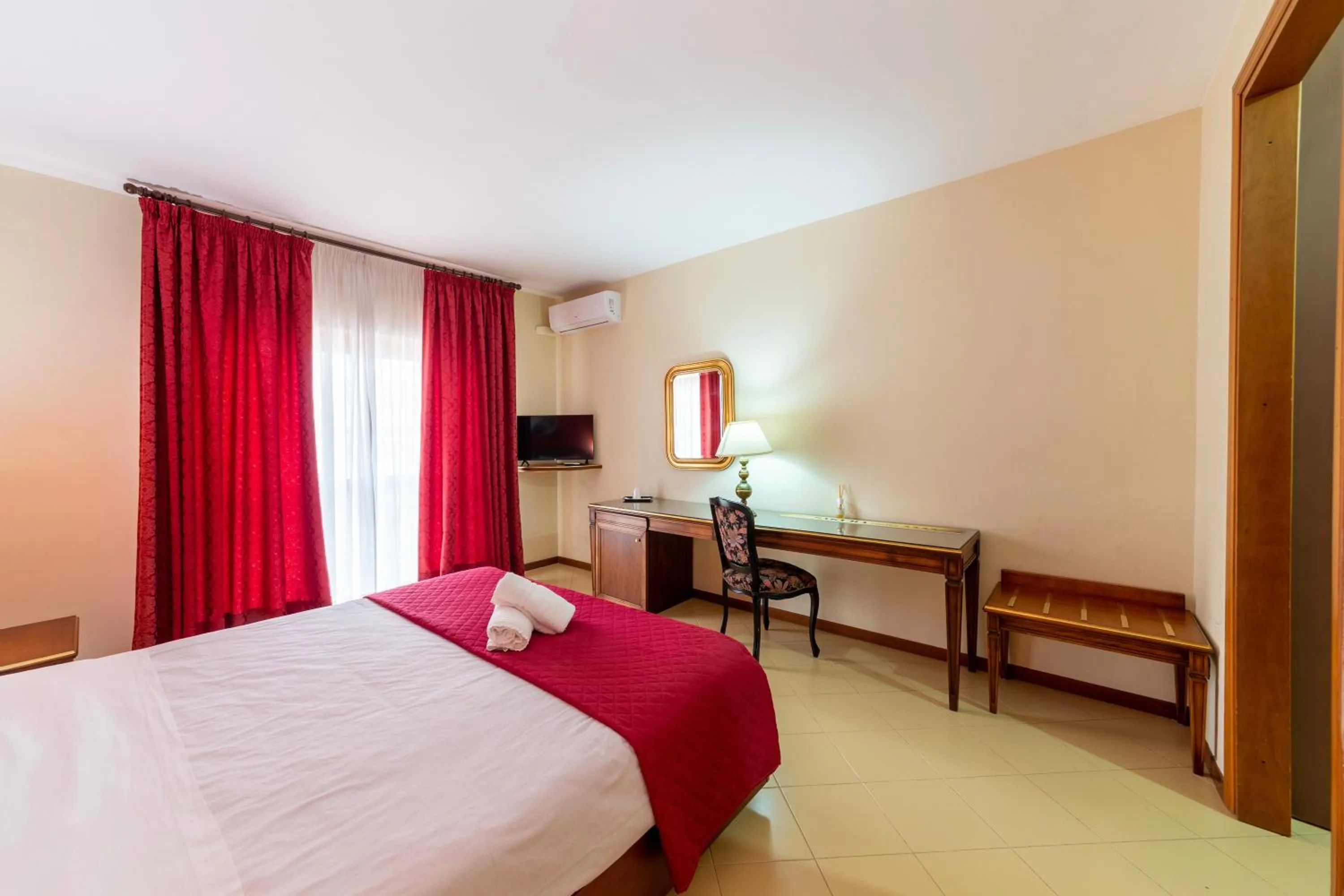 Photo of the whole room, Bed in Hotel Sakura