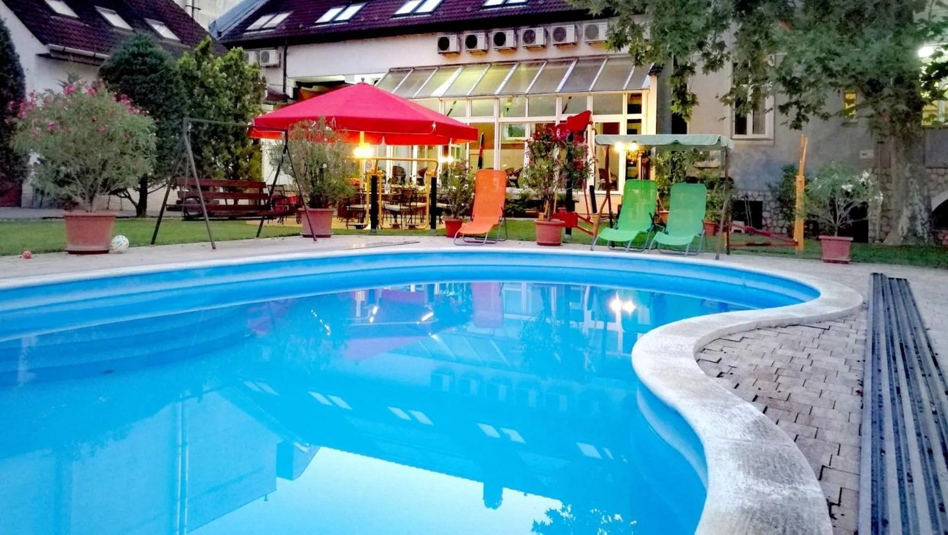 Property building in Hotel Manzard Panzio