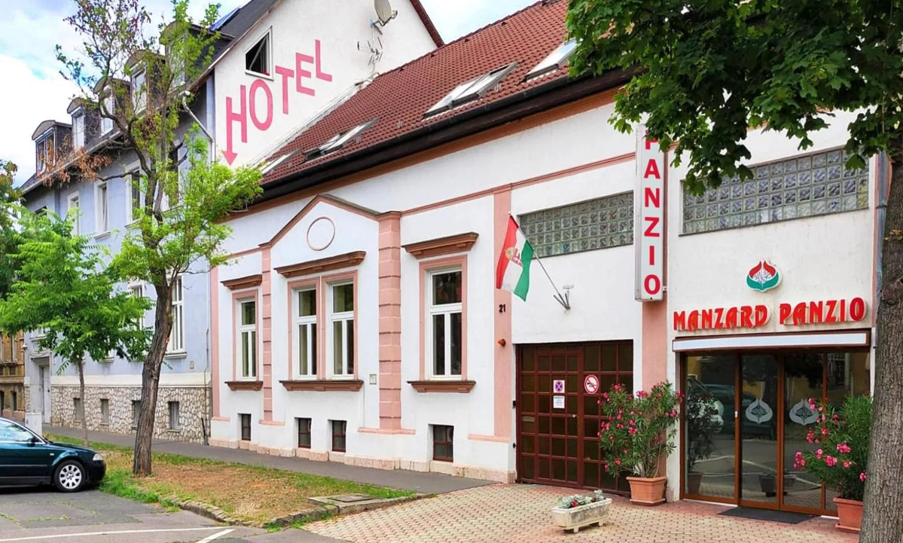 Property building in Hotel Manzard Panzio