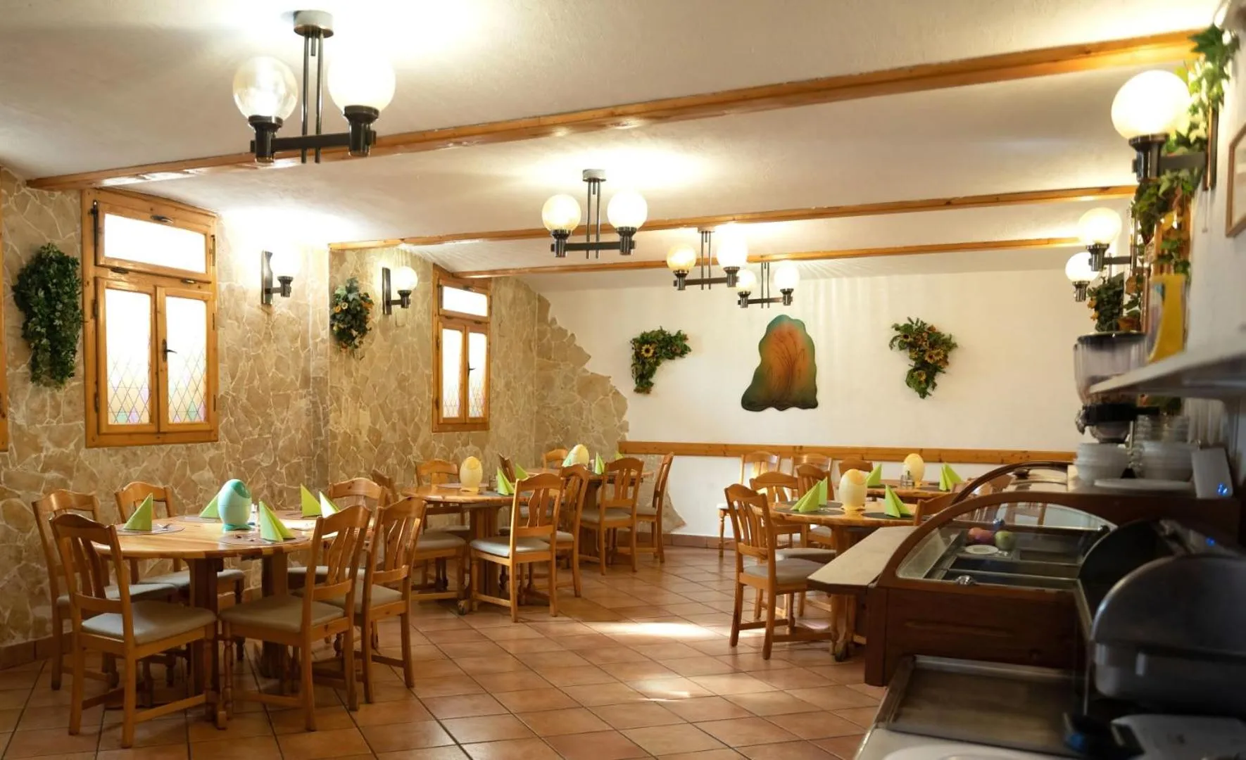 Restaurant/places to eat in Hotel Manzard Panzio