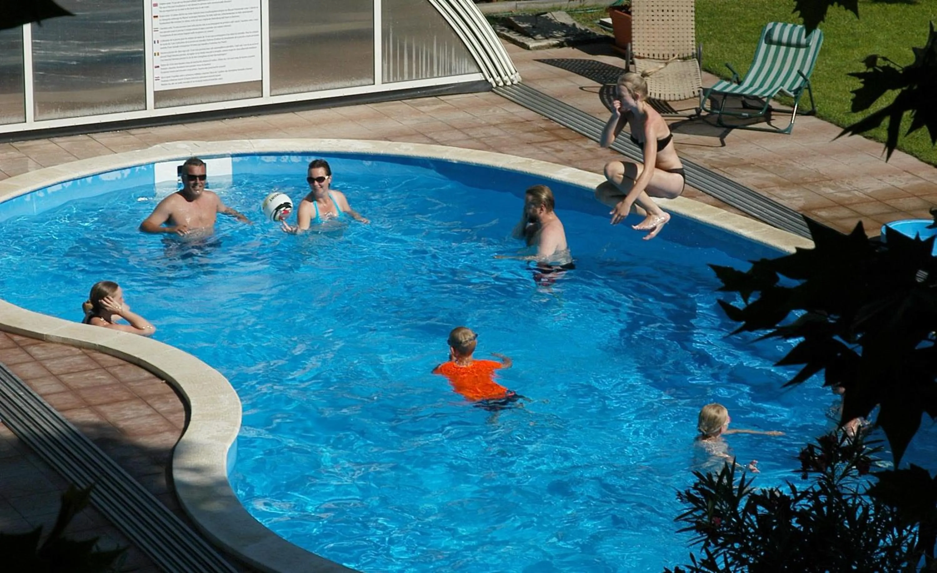 Swimming pool in Hotel Manzard Panzio