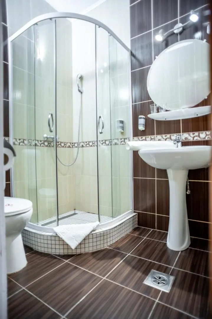 Shower in Hotel Manzard Panzio