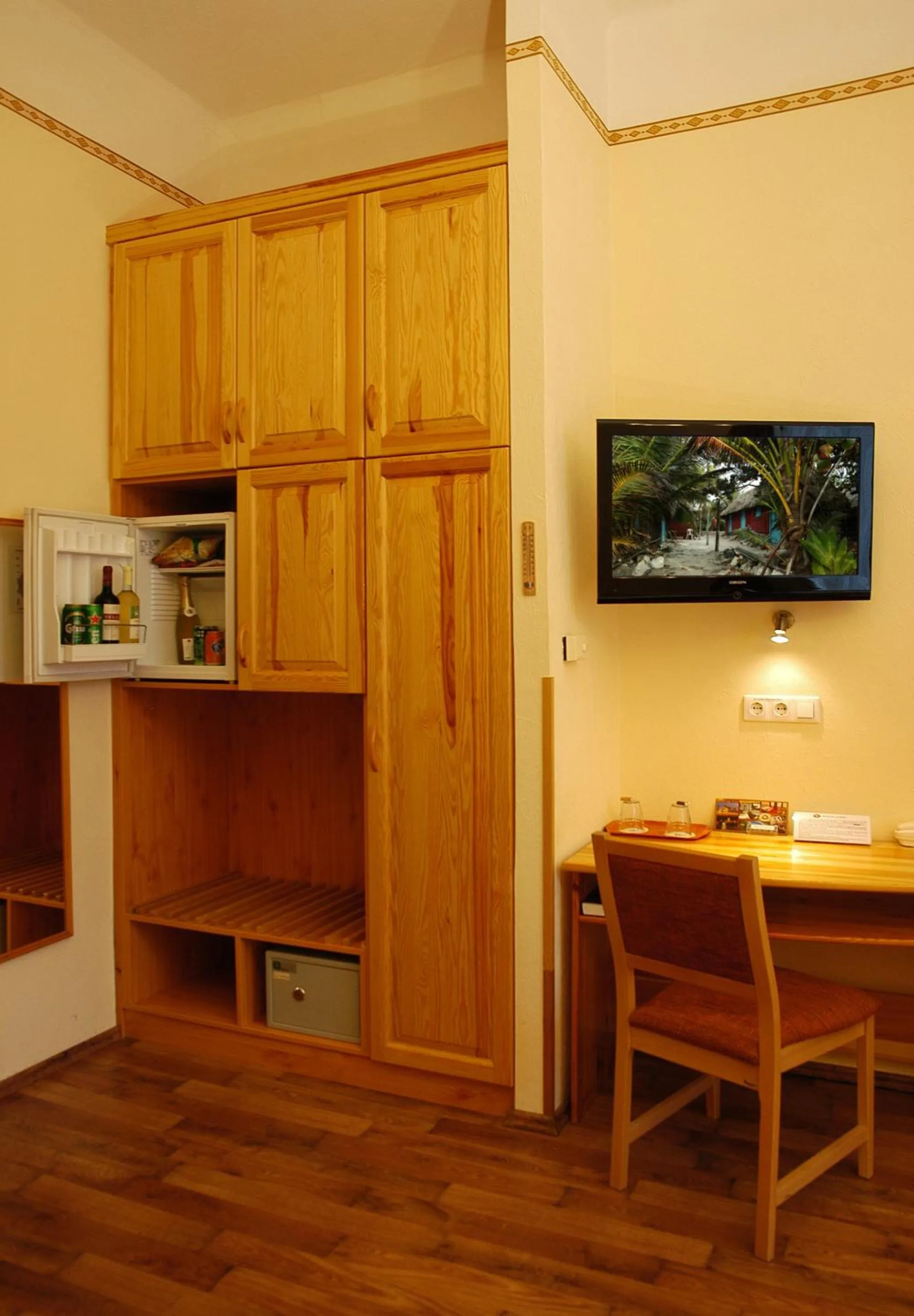 Photo of the whole room in Hotel Manzard Panzio