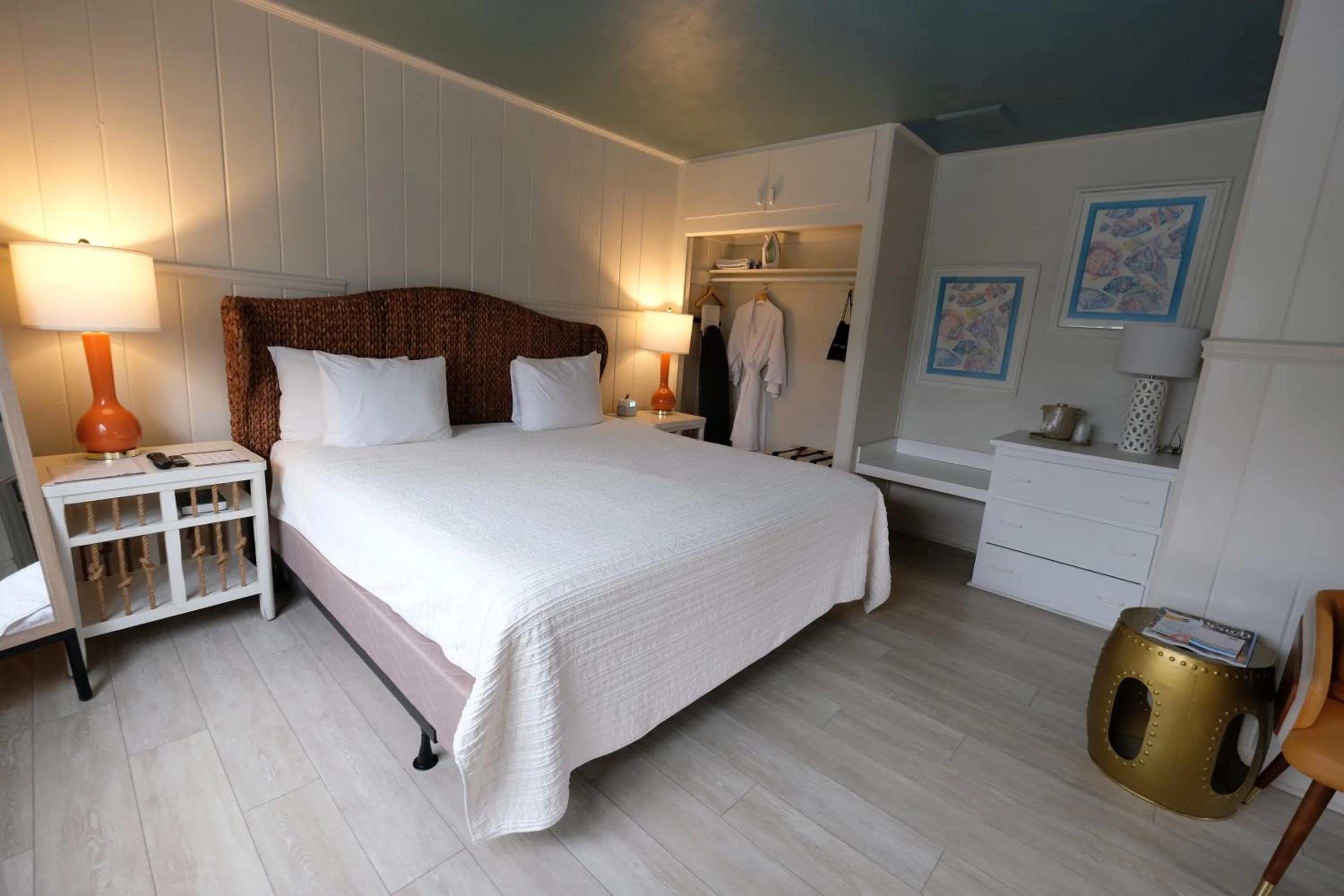 Bed in The Islander Inn