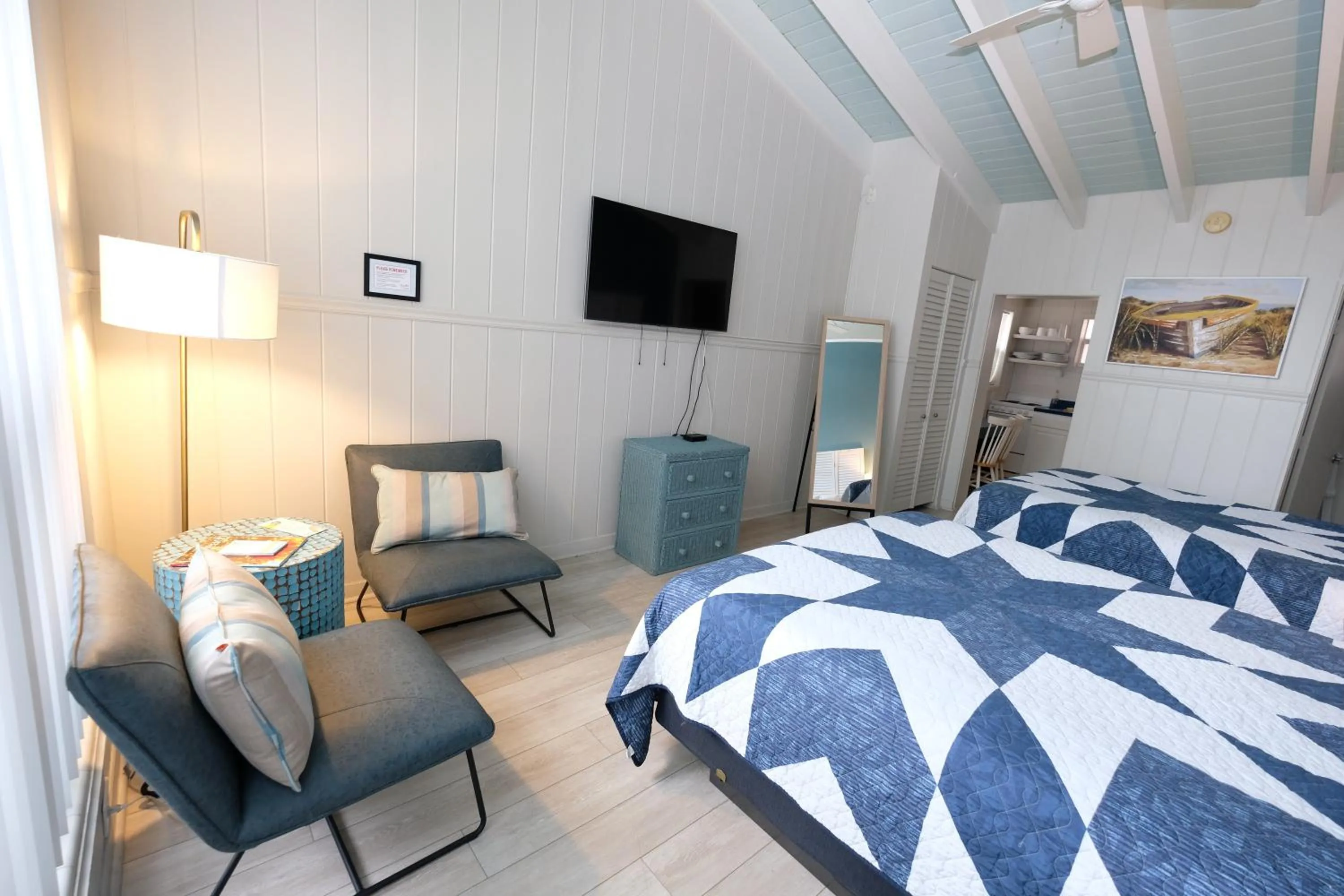 Bed in The Islander Inn