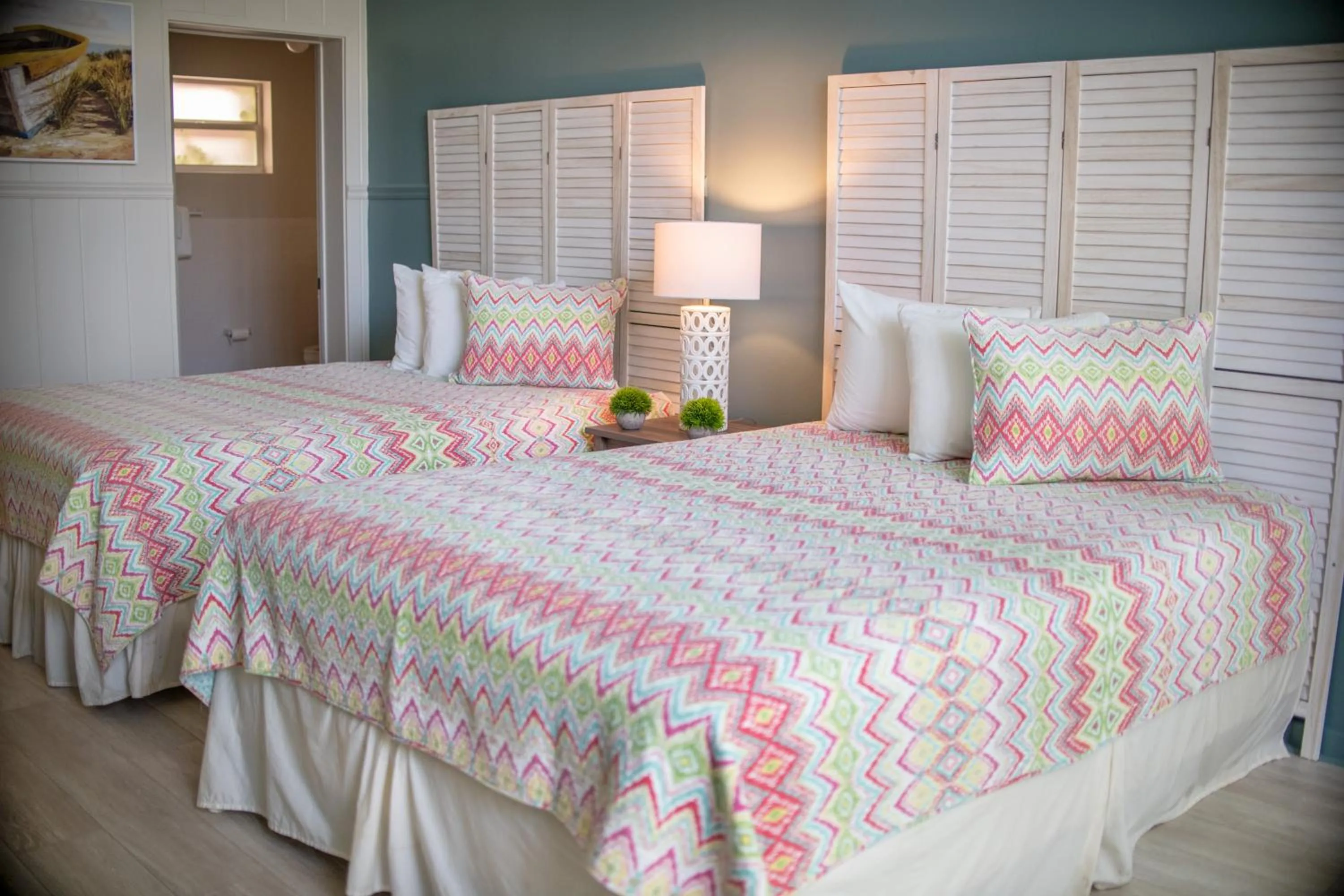 Bed in The Islander Inn