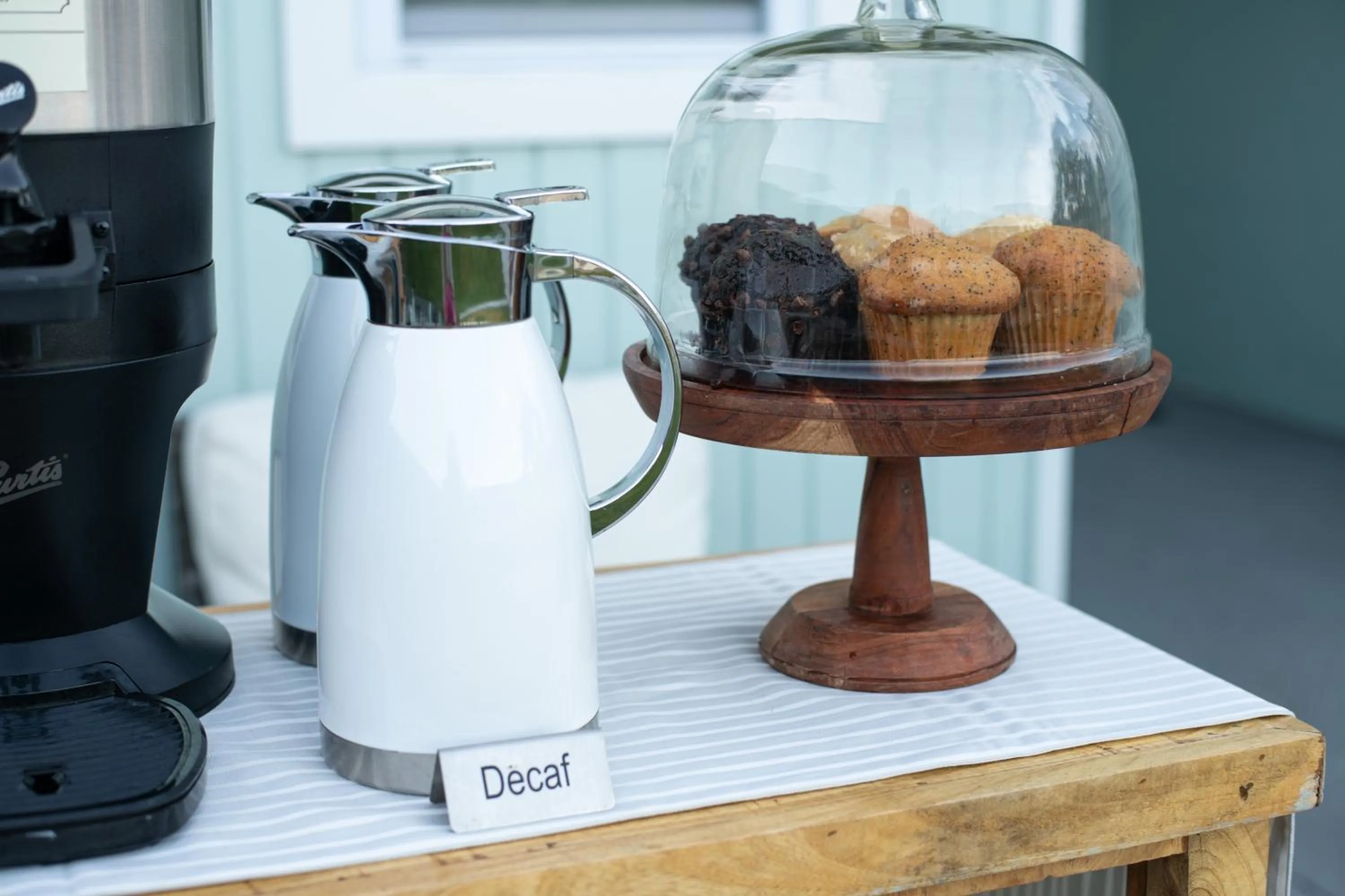 Coffee/tea facilities in The Islander Inn